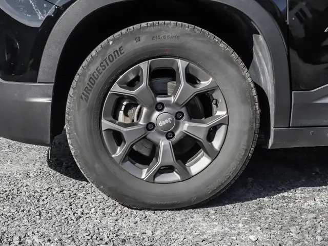 Jeep Avenger view 3