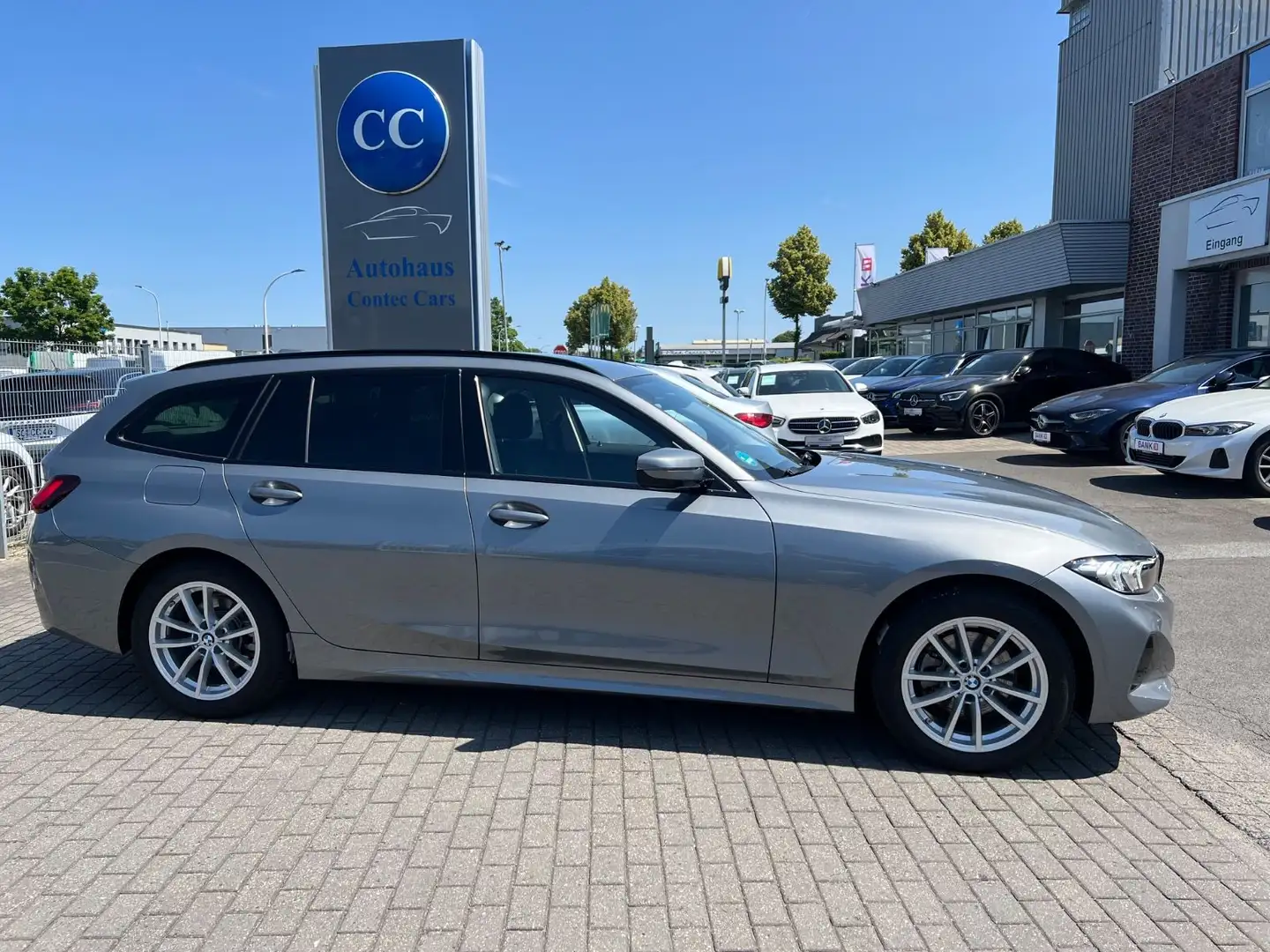BMW 320 d Touring Driving Assistant+LED+Wide+Live Grau - 1