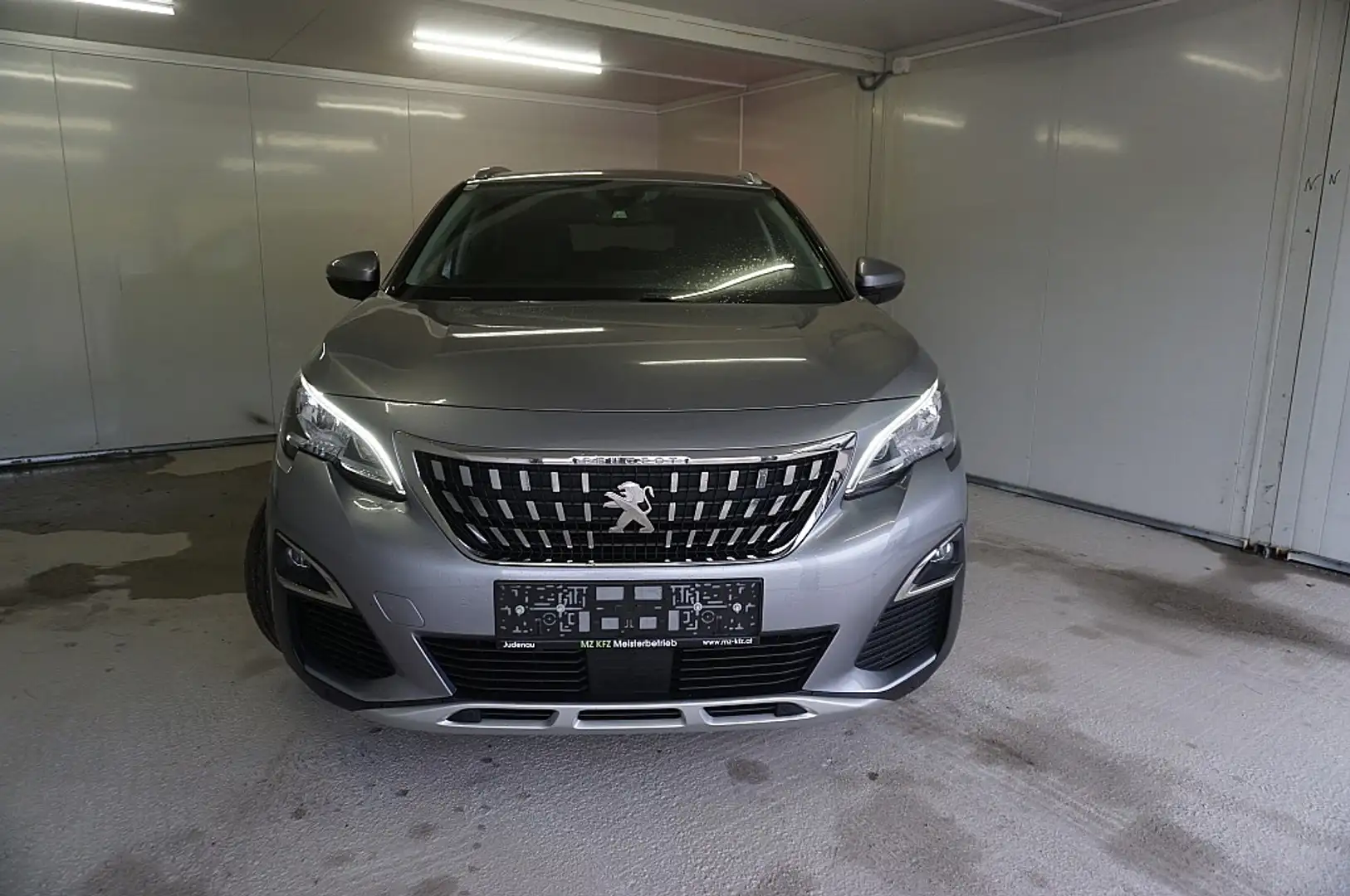 Peugeot 3008 1,6 BlueHDi 120 S&S 6-Gang Allure Grau - 2