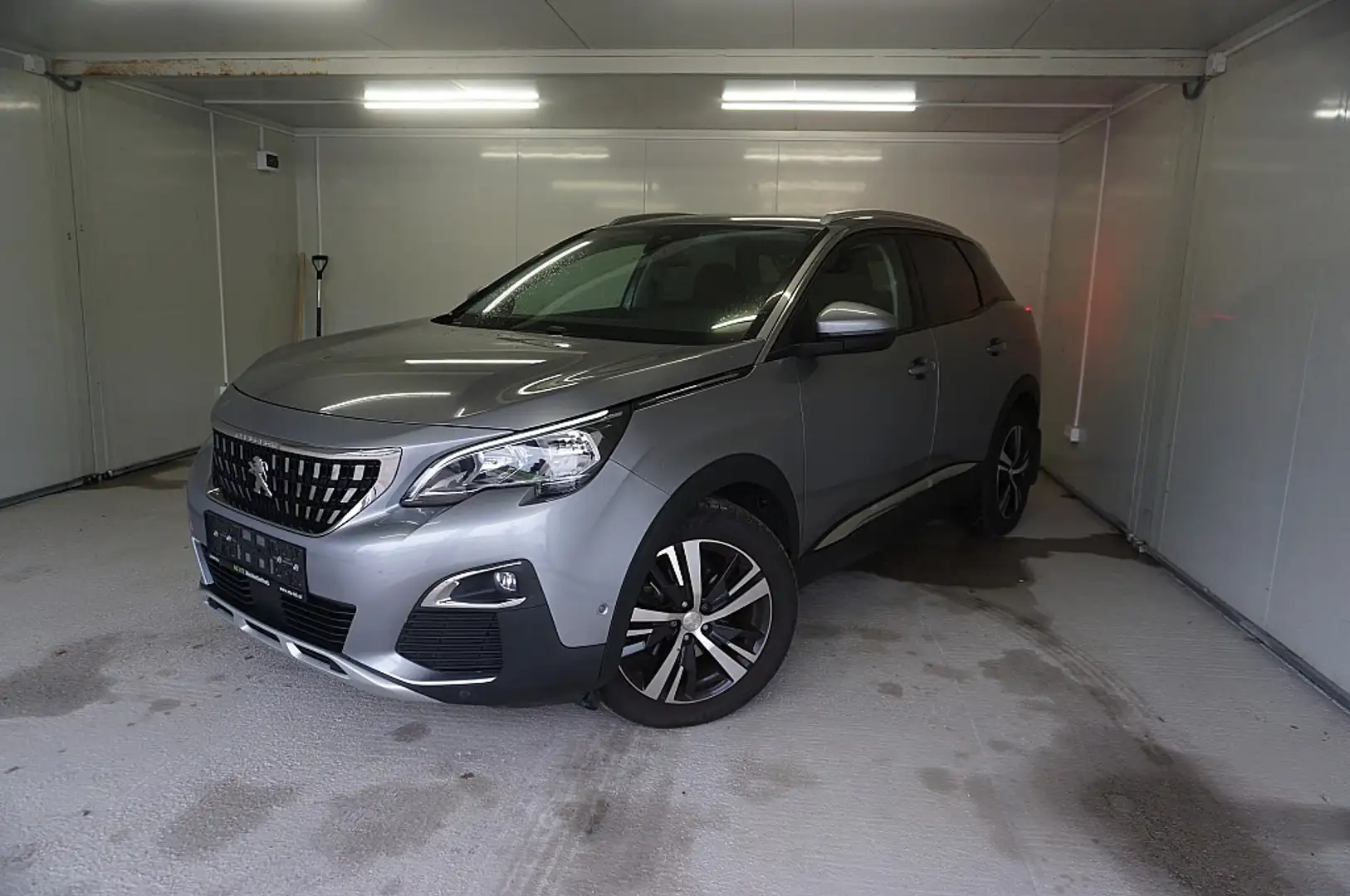 Peugeot 3008 1,6 BlueHDi 120 S&S 6-Gang Allure Grau - 1
