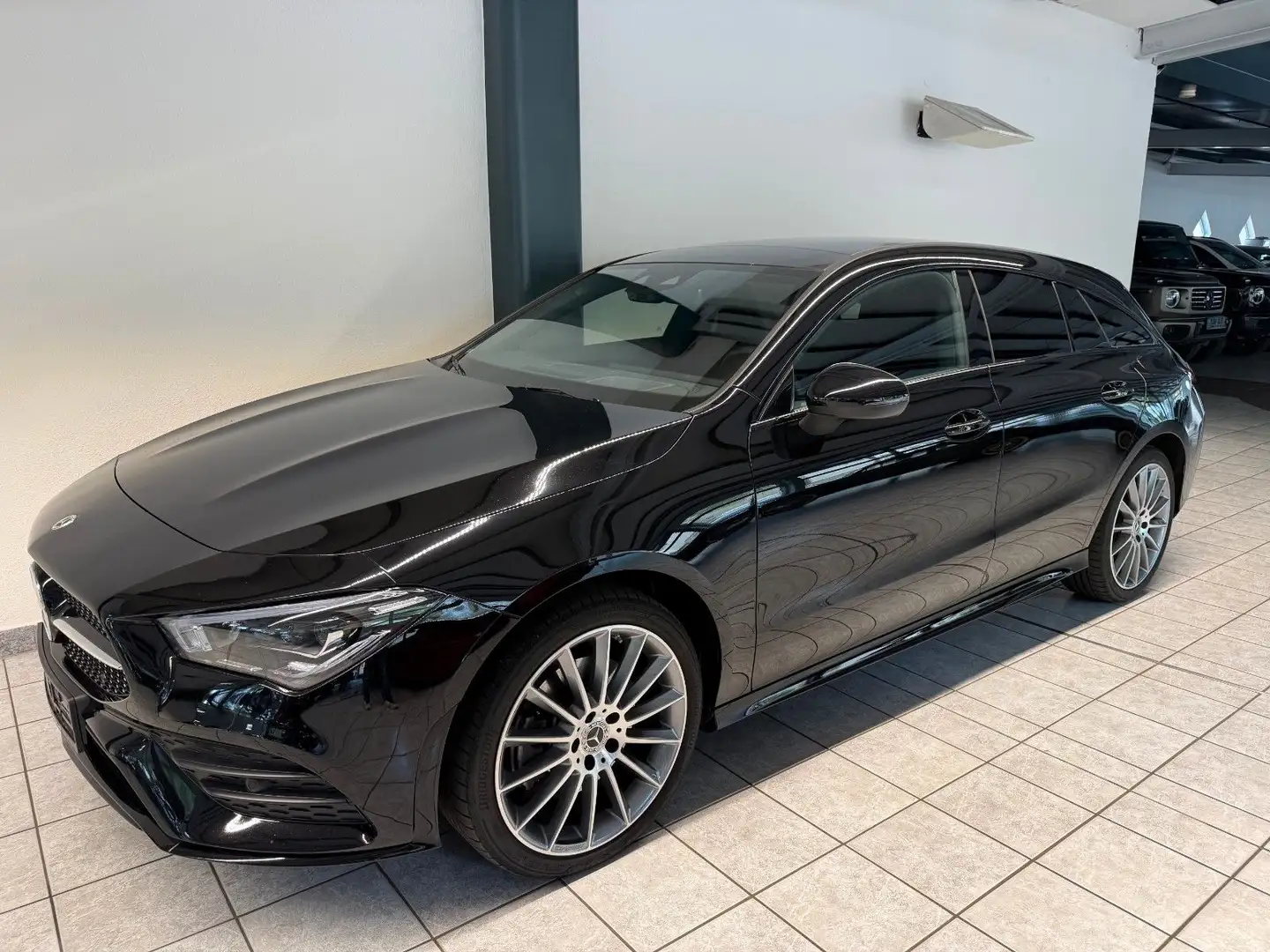 Mercedes-Benz CLA 250 e Shooting Brake Pano Standh H-Up AHK Noir - 1