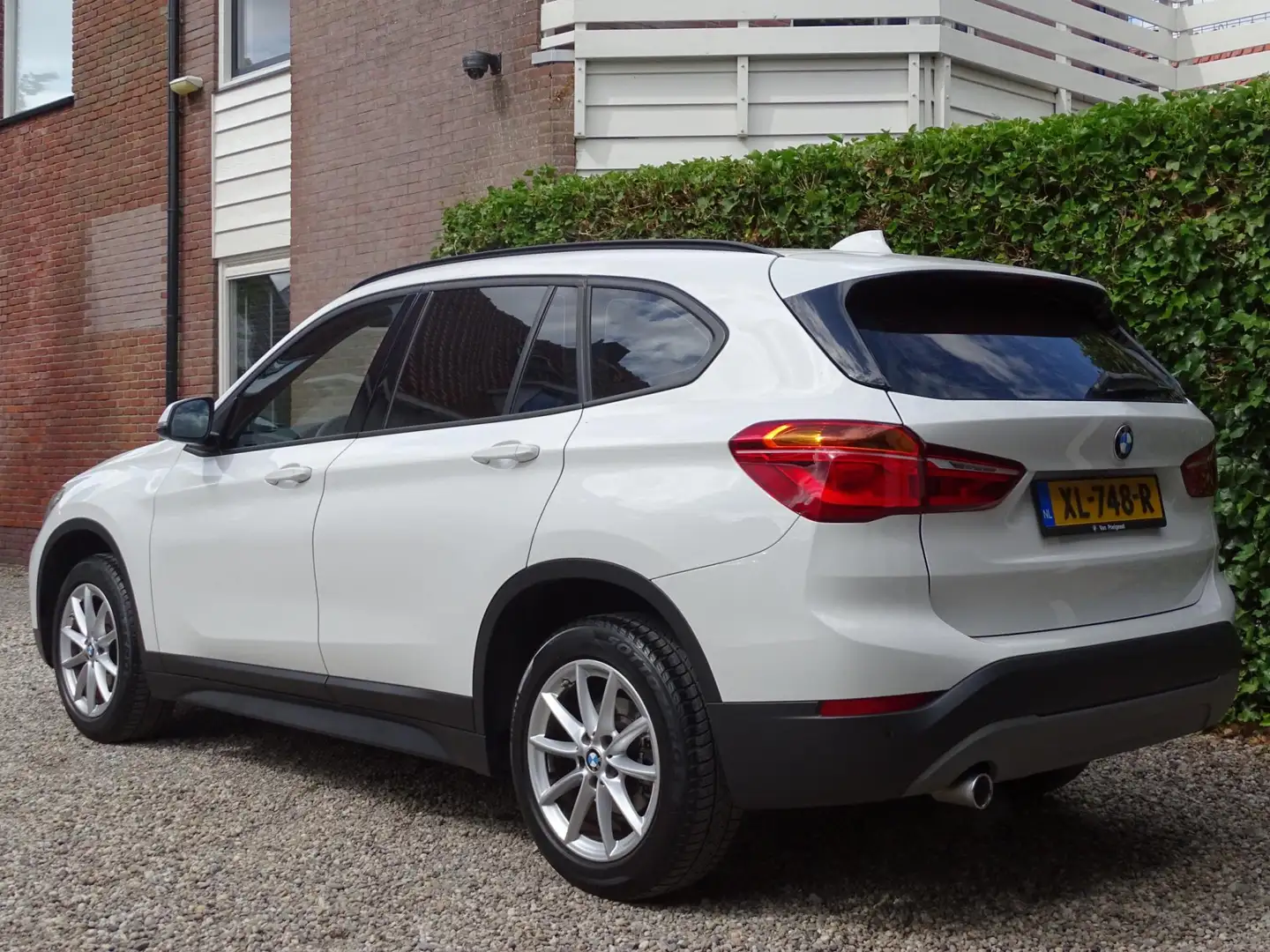 BMW X1 SDrive18i Executive | Automaat | LED | Navigatie | Weiß - 2