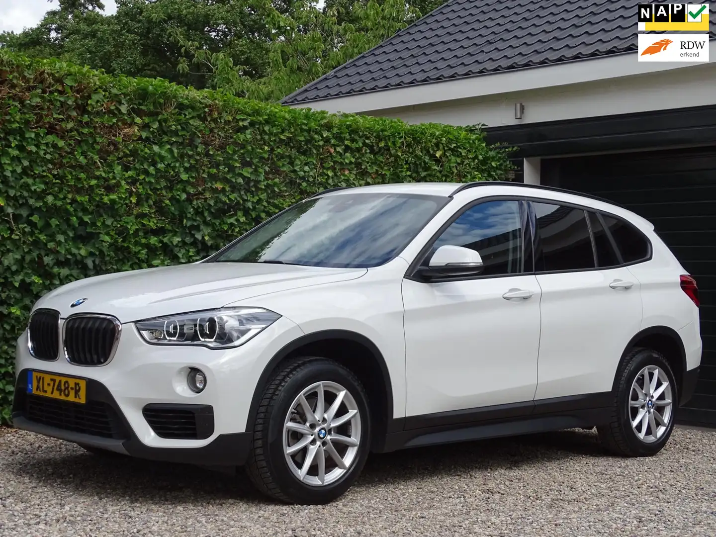BMW X1 SDrive18i Executive | Automaat | LED | Navigatie | Weiß - 1