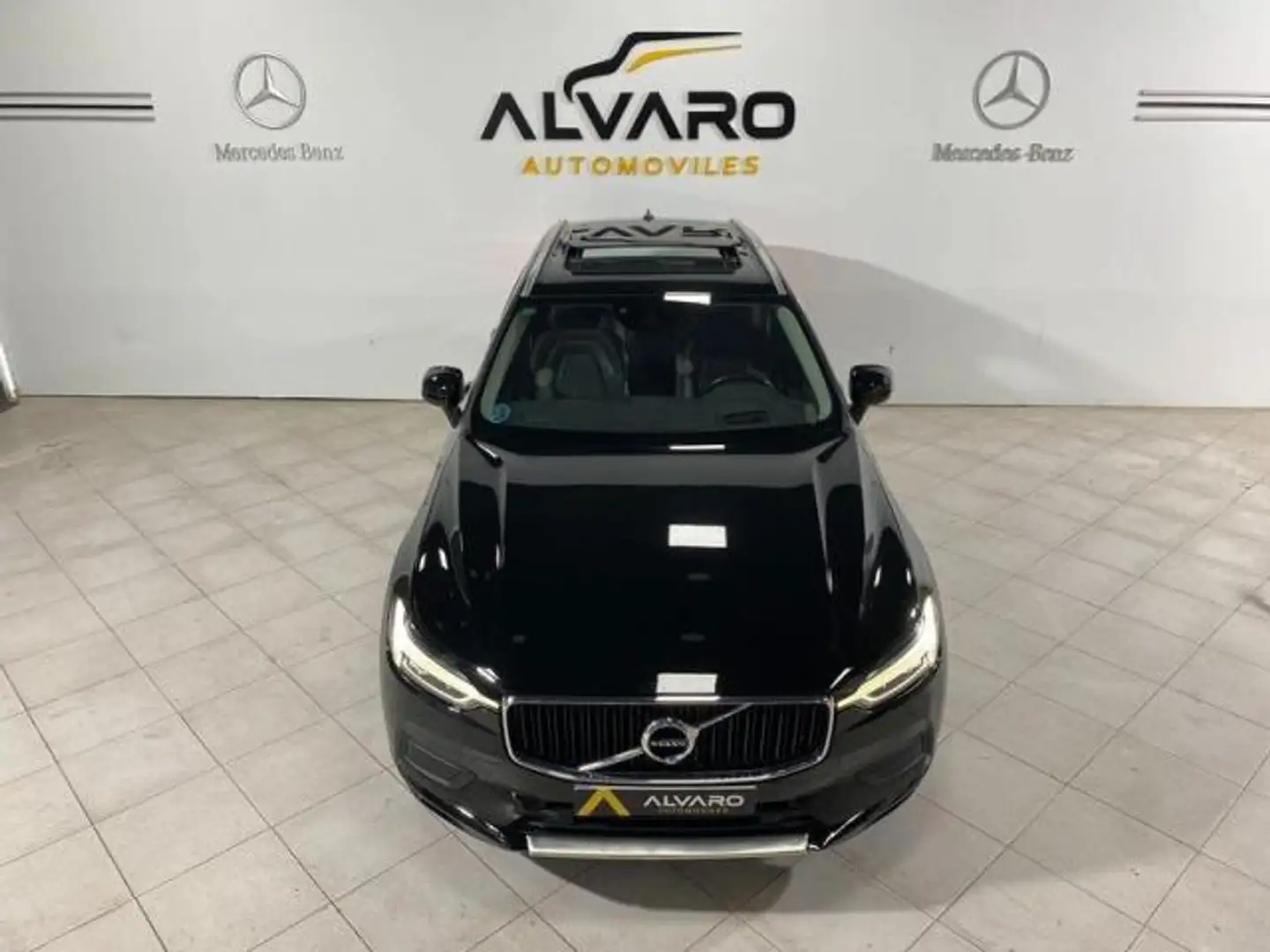 Volvo XC60 D4 Momentum Aut. Noir - 2