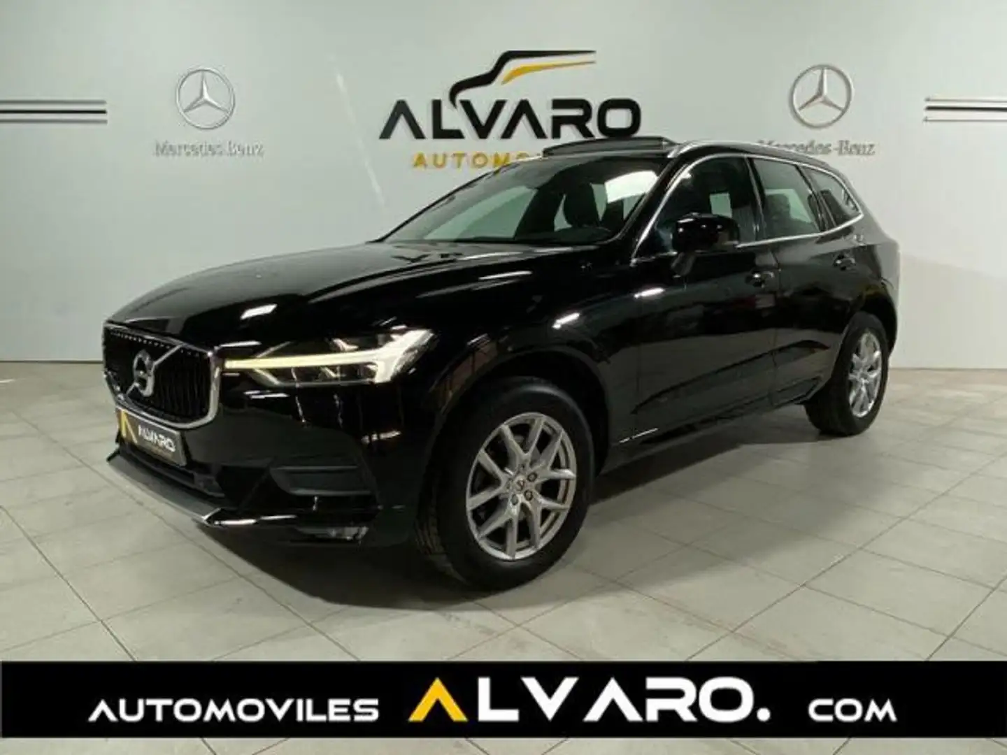 Volvo XC60 D4 Momentum Aut. Noir - 1