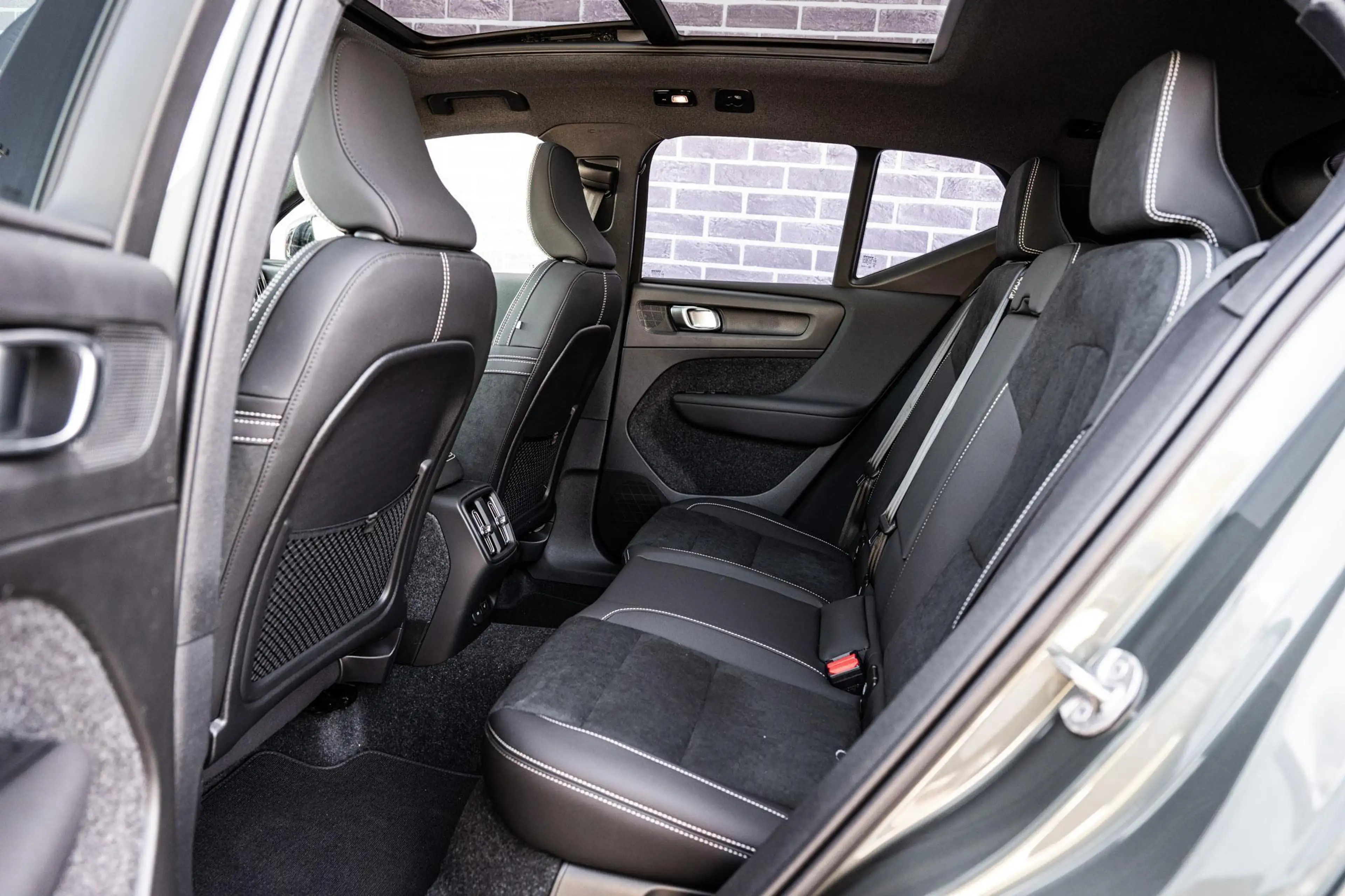 Volvo EX40 Single Motor Extended Range Ultra Europa 82 kWh Bl — photo 9