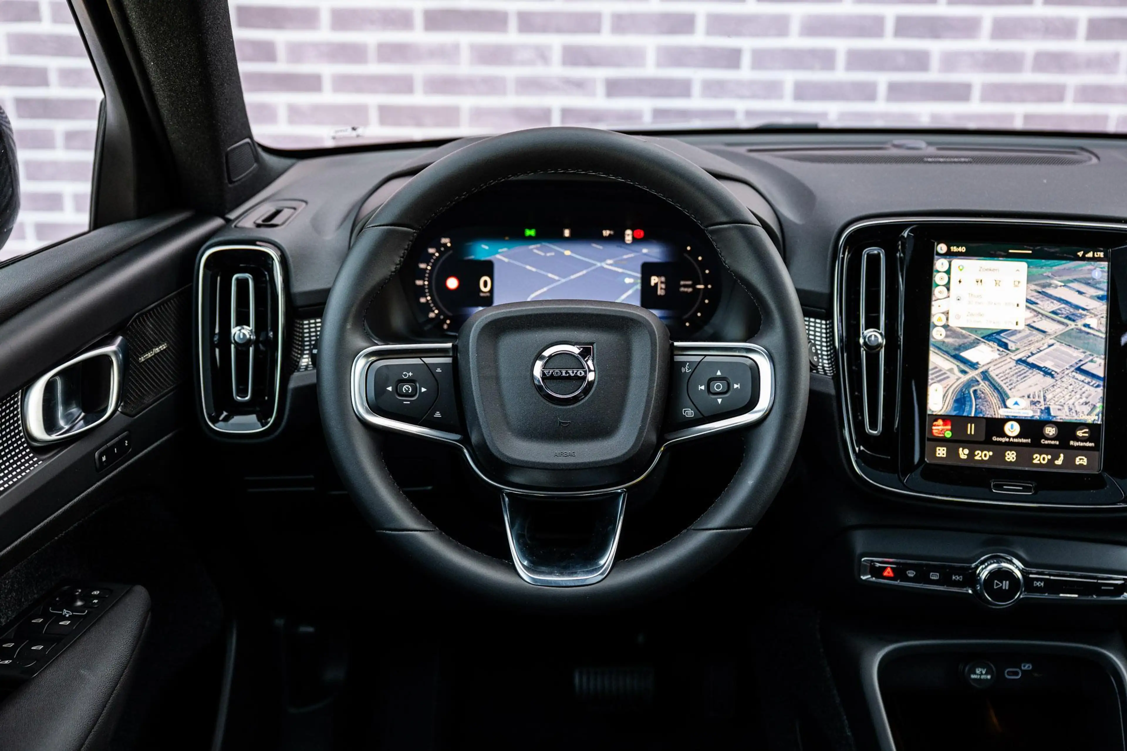 Volvo EX40 Single Motor Extended Range Ultra Europa 82 kWh Bl — photo 4