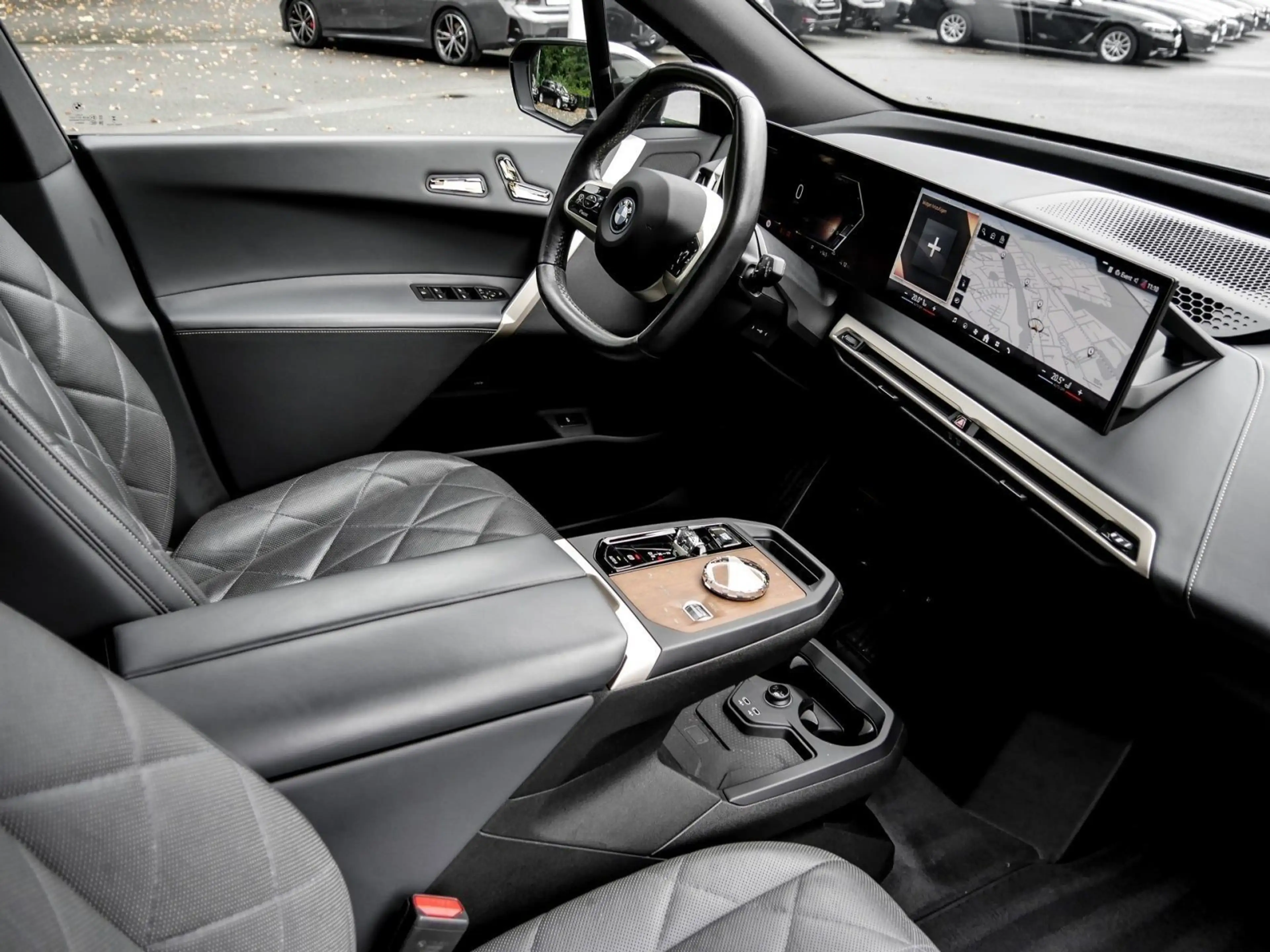 BMW iX xDrive40 SPORTPAKET+HuD+AHK+H/K+DA PROF+360° — photo 3