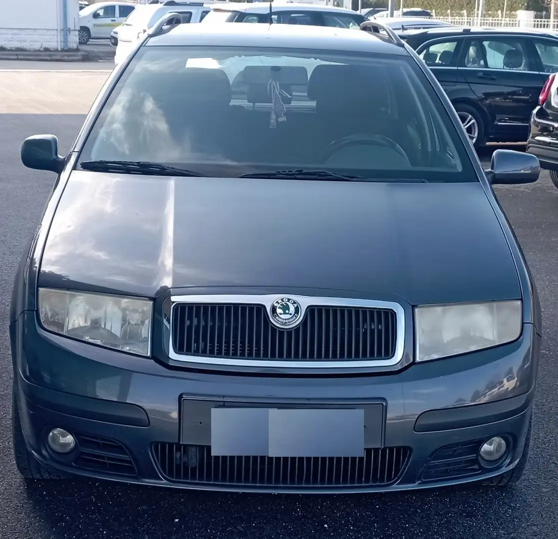 Skoda Fabia Wagon 1.4 16v 80cv Gris - 1