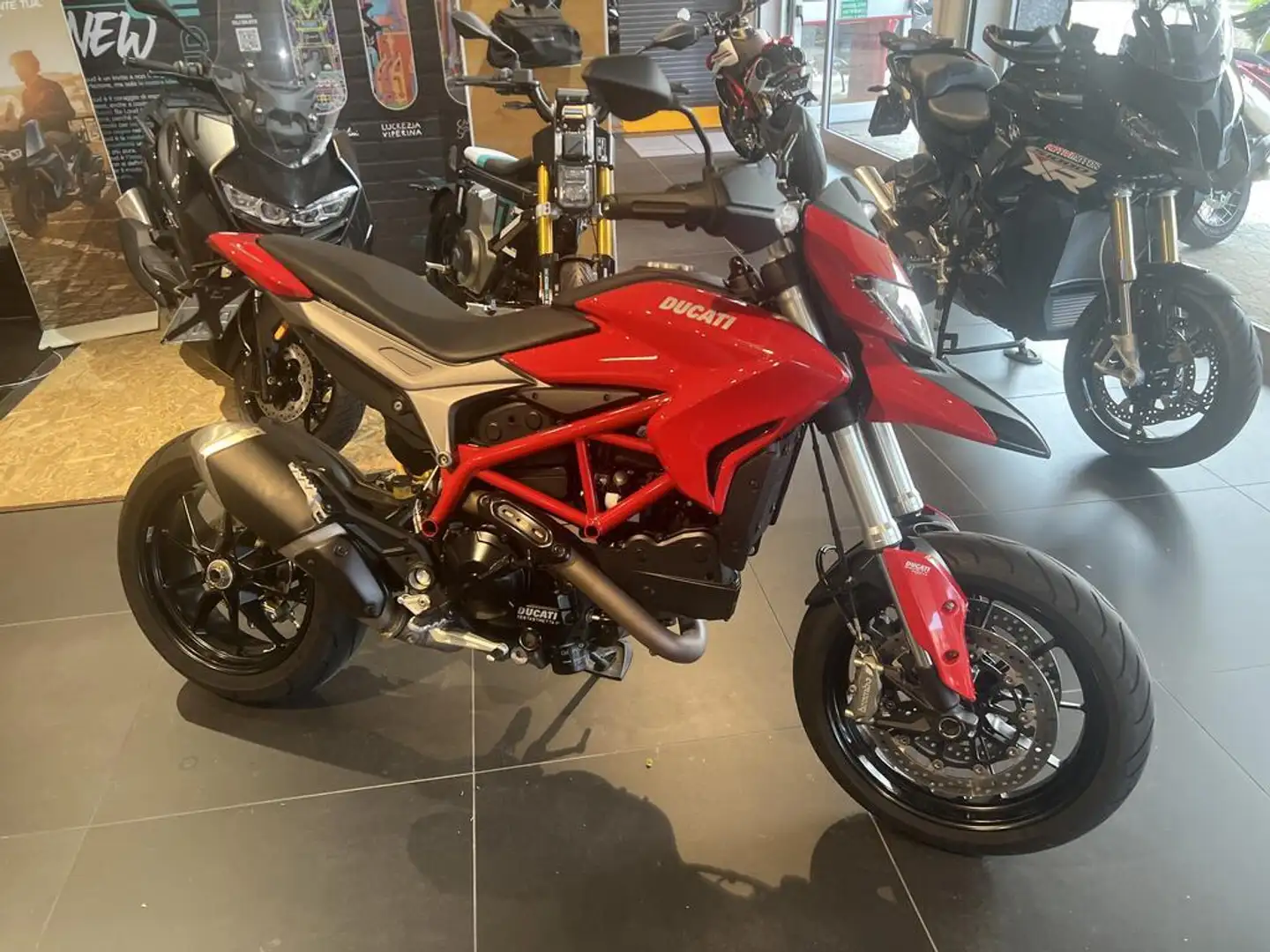 Ducati Hypermotard 821 Red - 1