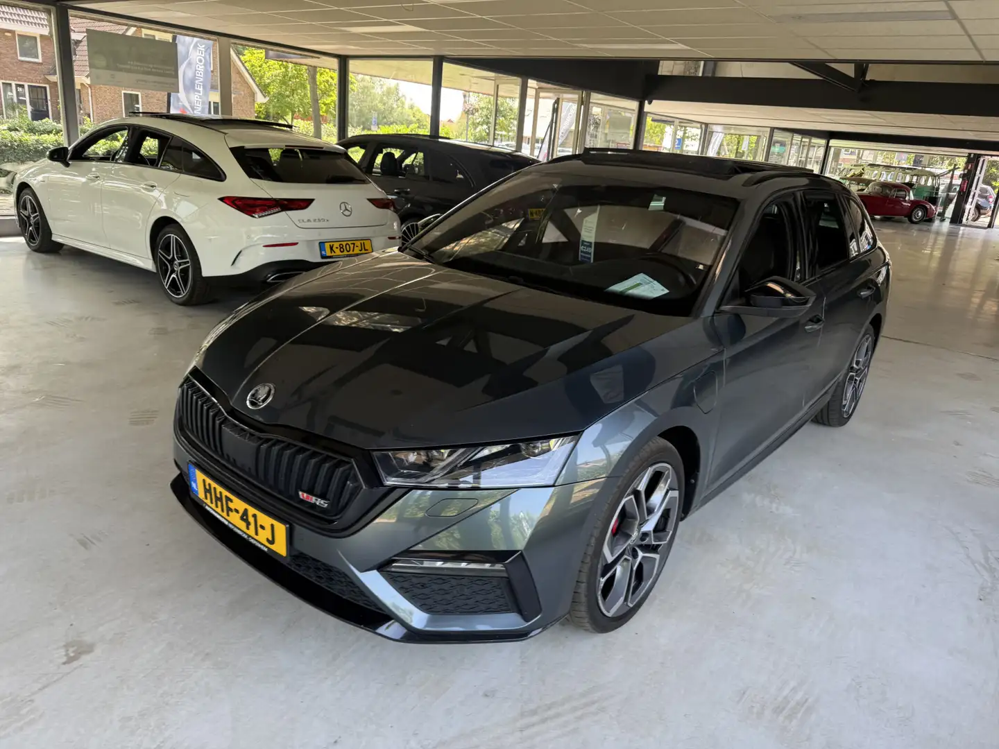 Skoda Octavia Combi 1.4 TSI RS iV PHEV Business Hybrid Automaat Grijs - 2