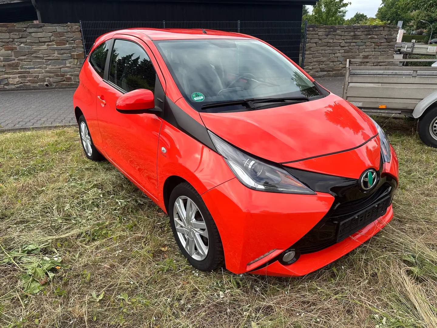 Toyota Aygo x-play touch Orange - 1