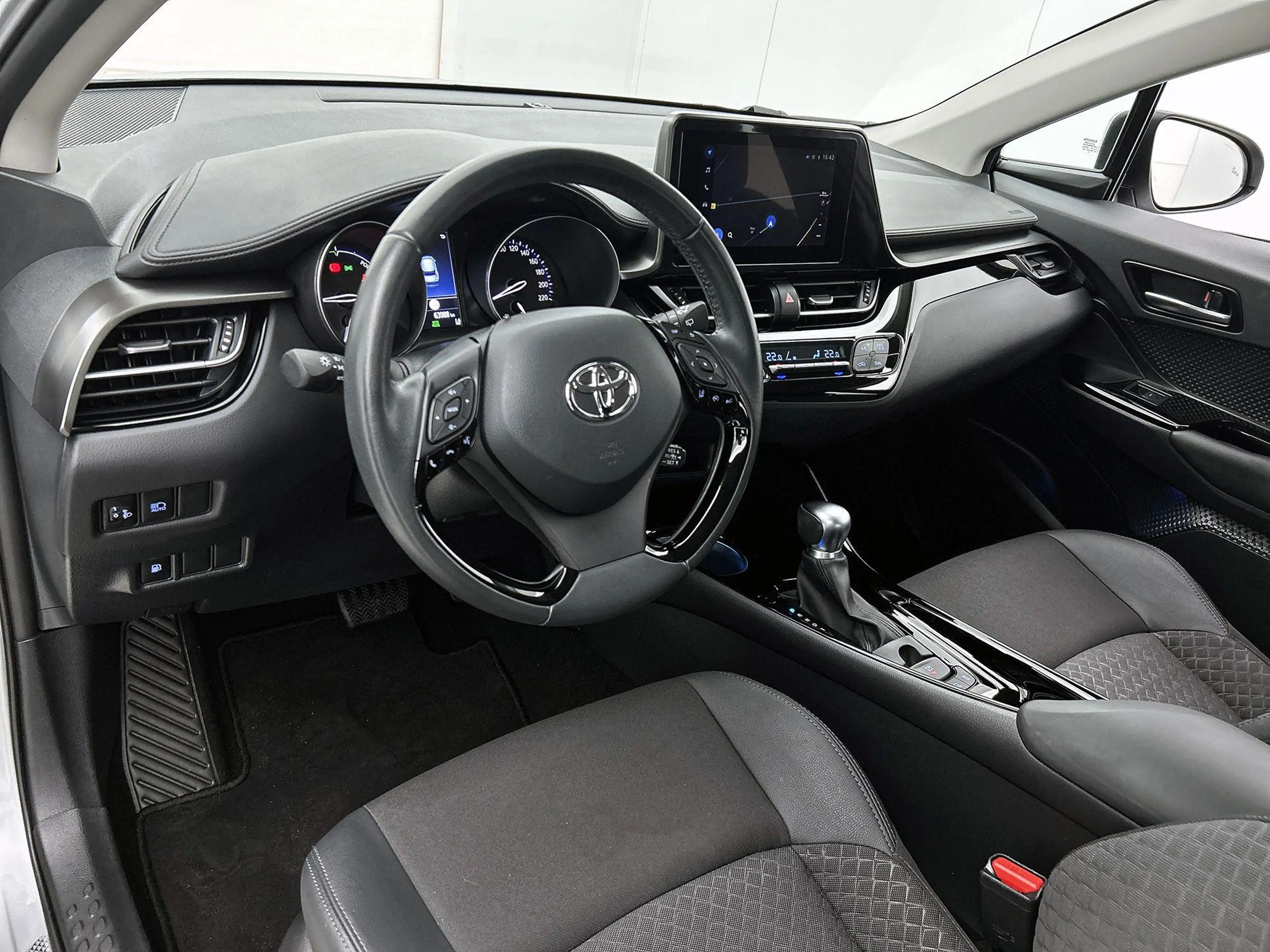 Toyota C-HR 1.8 Hybrid Dynamic — photo 4