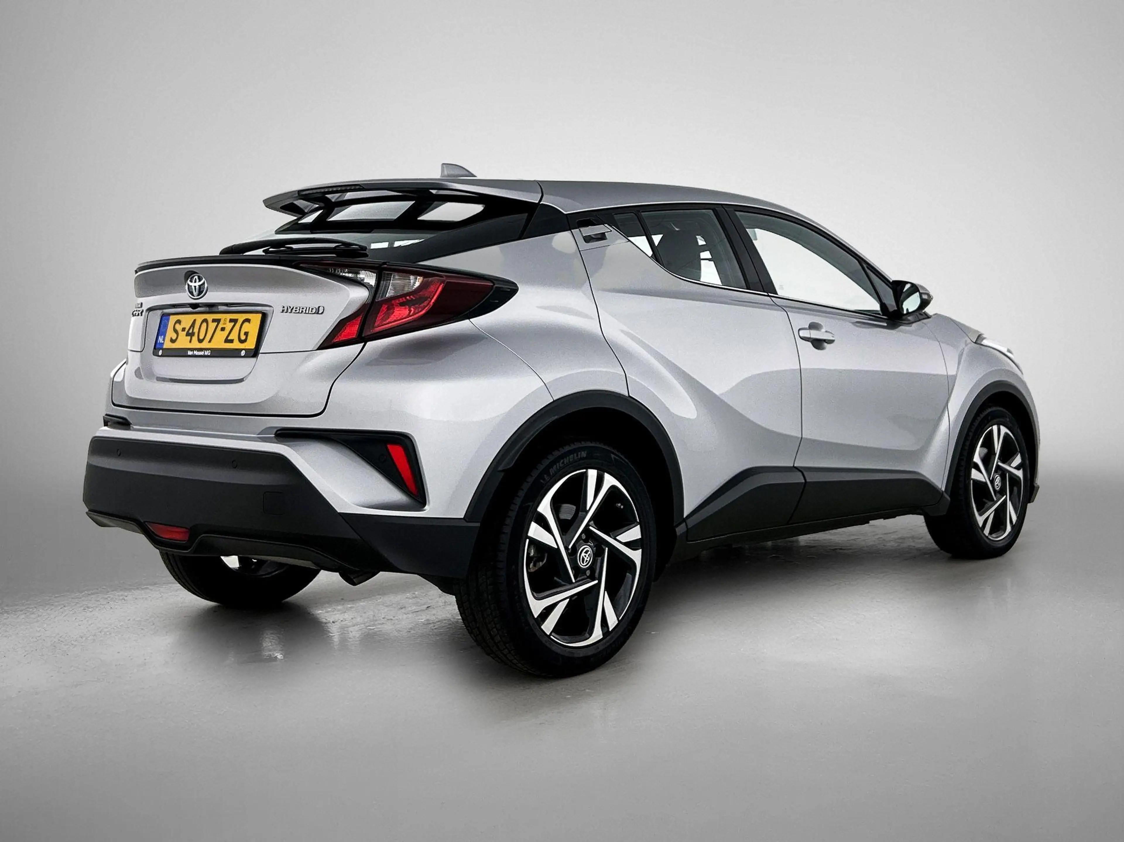 Toyota C-HR 1.8 Hybrid Dynamic — photo 9