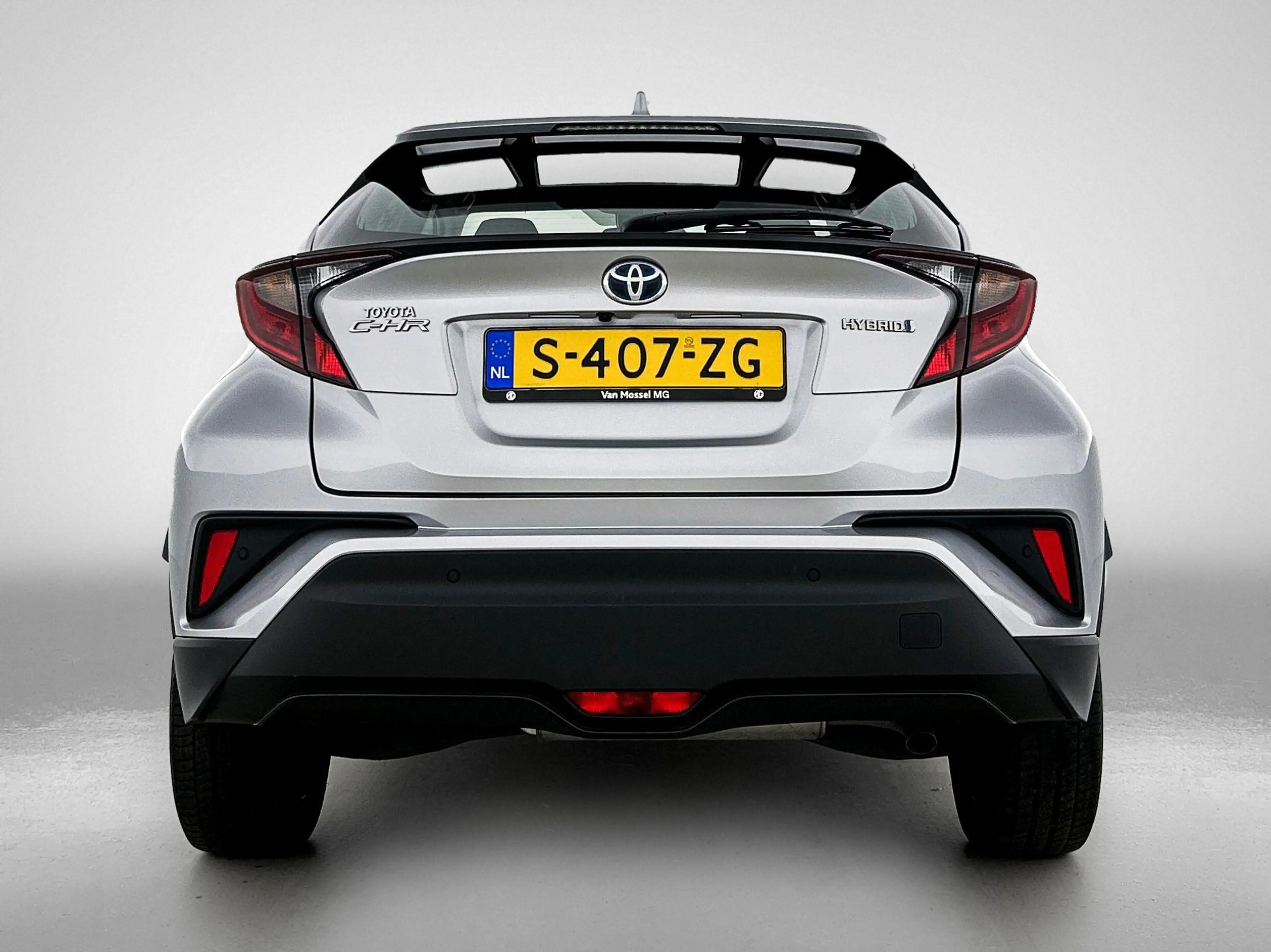 Toyota C-HR 1.8 Hybrid Dynamic — photo 8