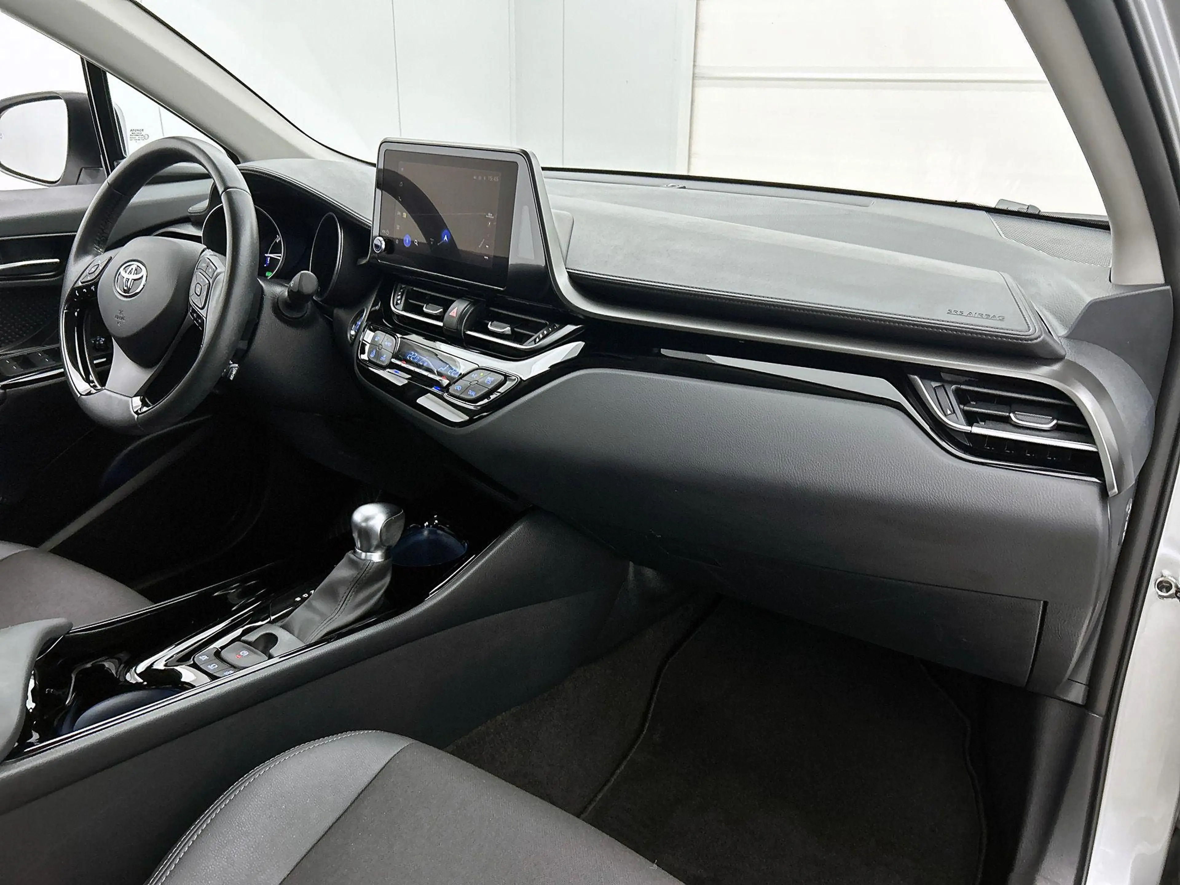 Toyota C-HR 1.8 Hybrid Dynamic — photo 12