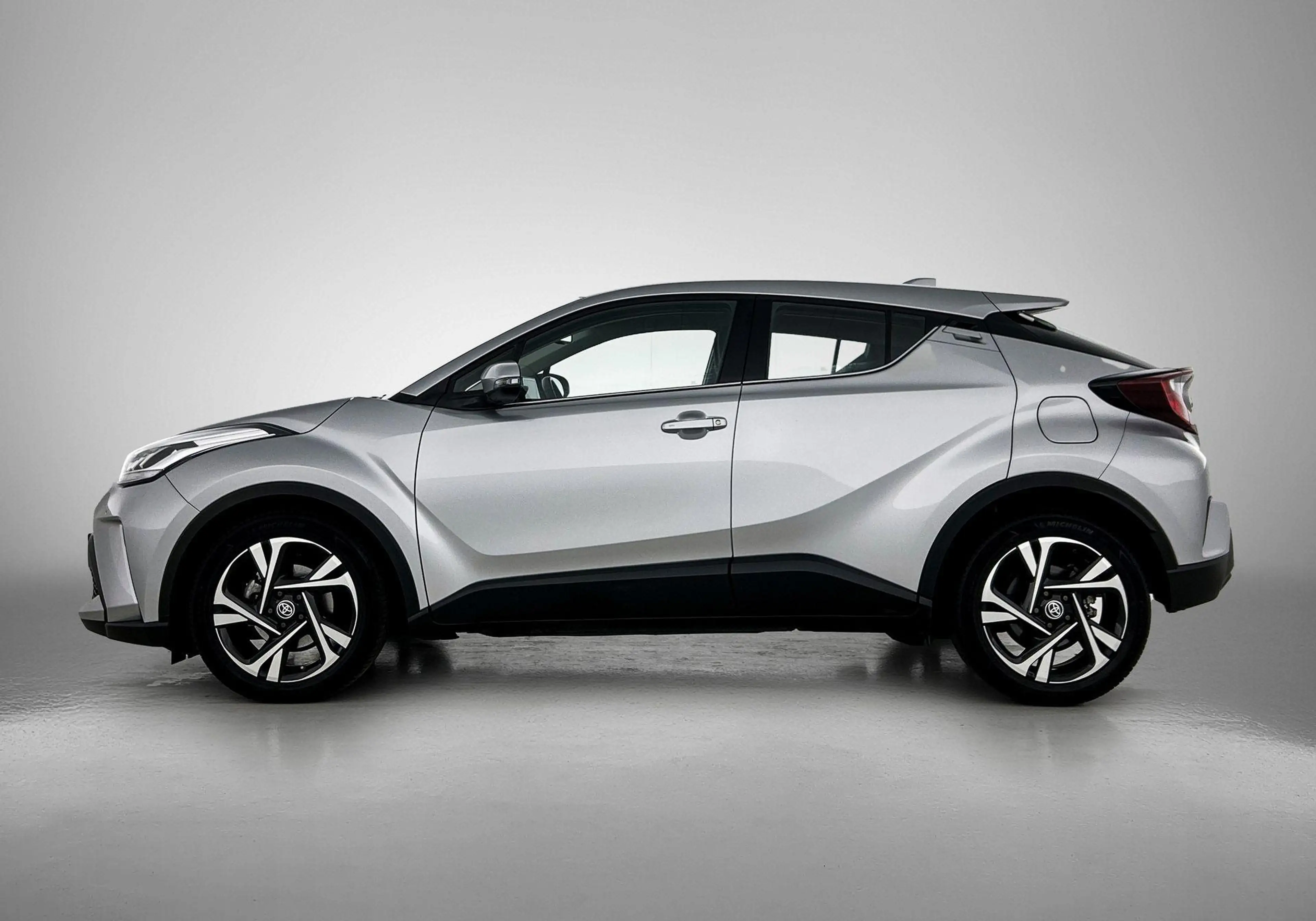 Toyota C-HR 1.8 Hybrid Dynamic — photo 3