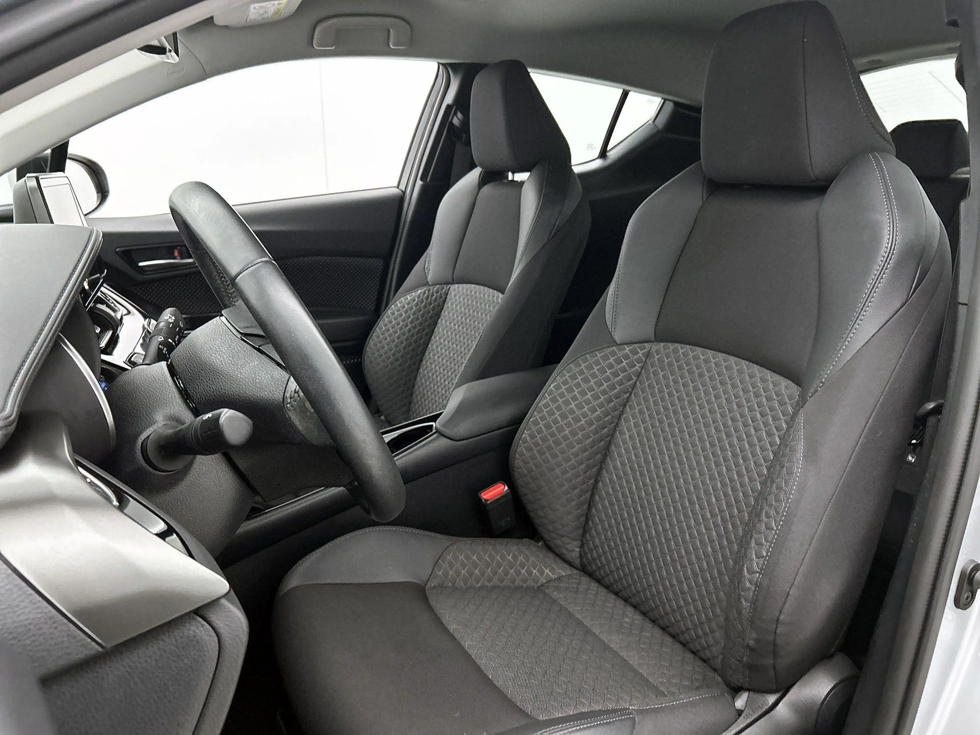 Toyota C-HR 1.8 Hybrid Dynamic — photo 6