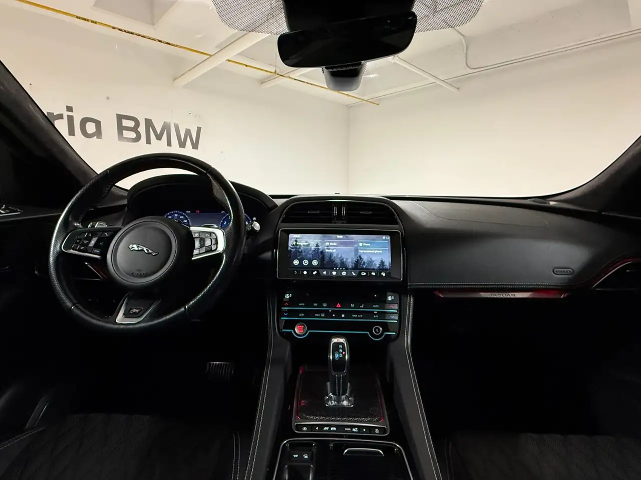 Jaguar F-Pace снимка Jaguar F-Pace