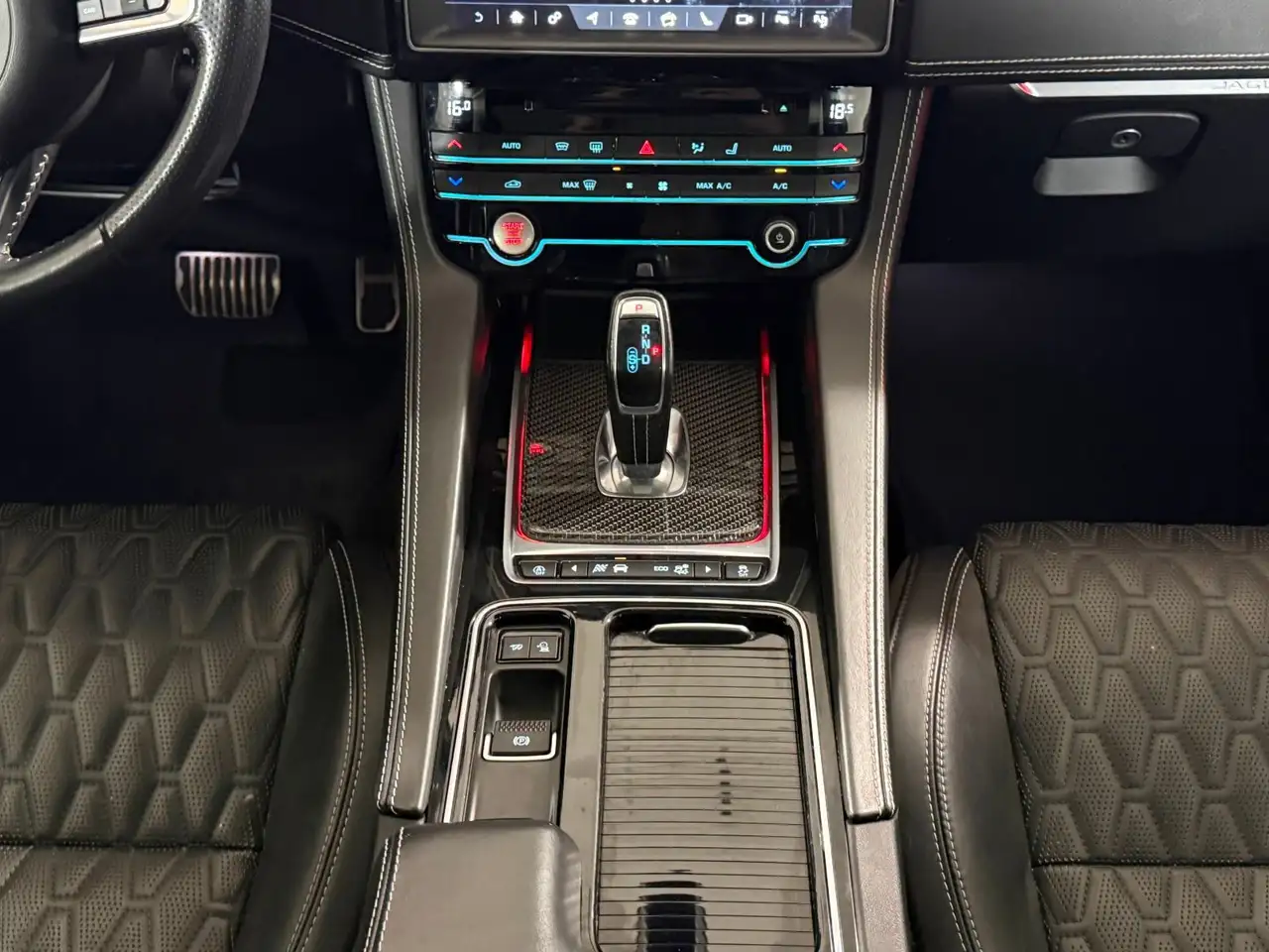 Jaguar F-Pace снимка Jaguar F-Pace
