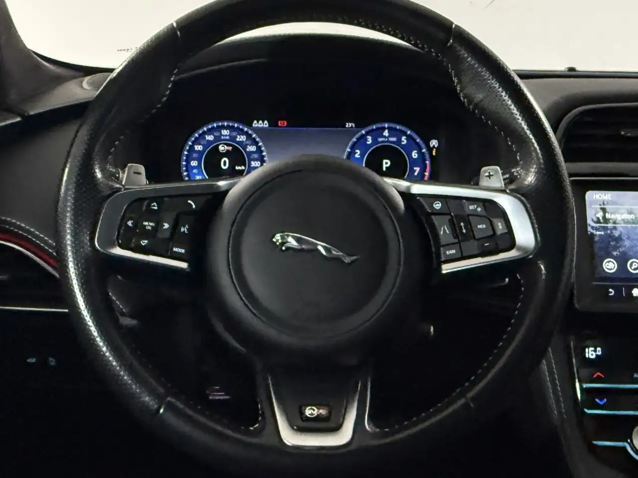 Jaguar F-Pace снимка Jaguar F-Pace