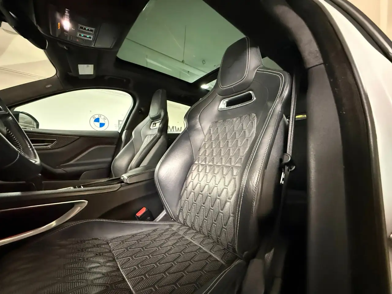 Jaguar F-Pace снимка Jaguar F-Pace