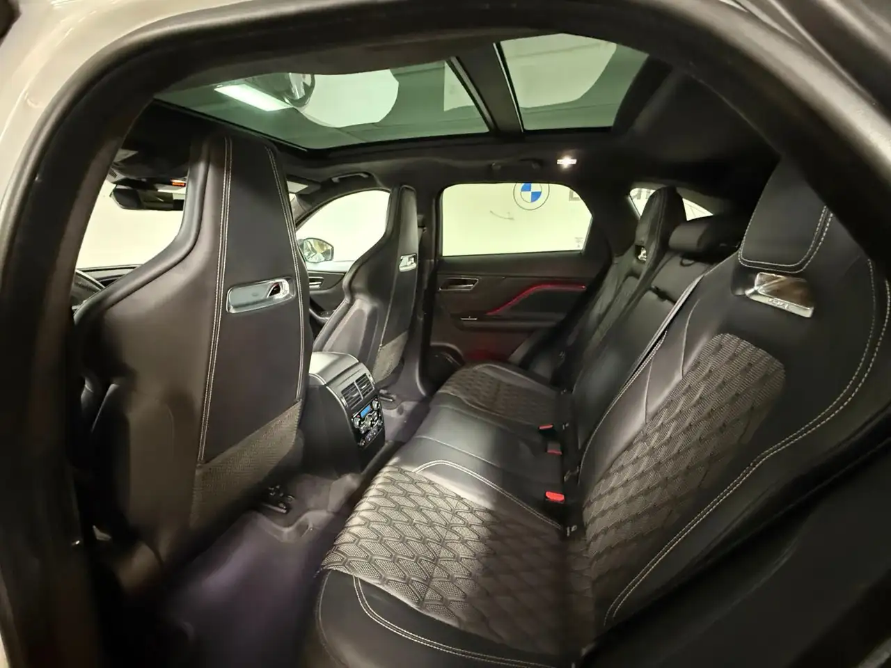 Jaguar F-Pace снимка Jaguar F-Pace