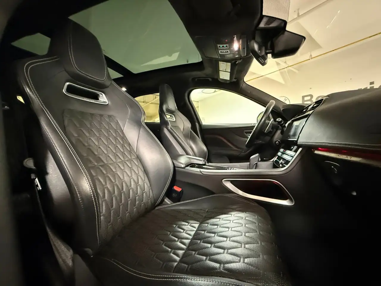 Jaguar F-Pace снимка Jaguar F-Pace