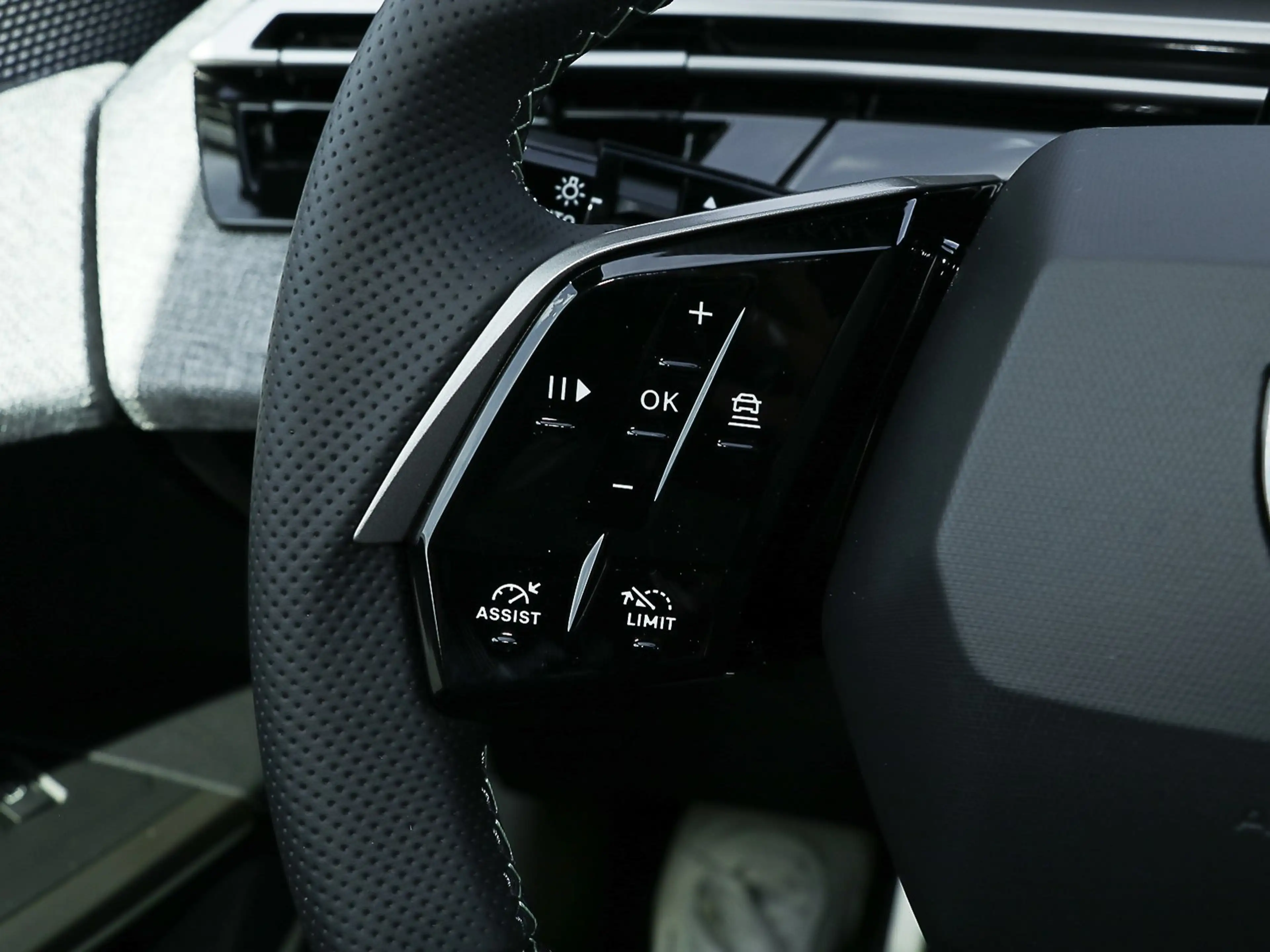 Peugeot 5008 GT Elektro LR ACC/AHK/Kam./KeyLess/LED/Navi — photo 15