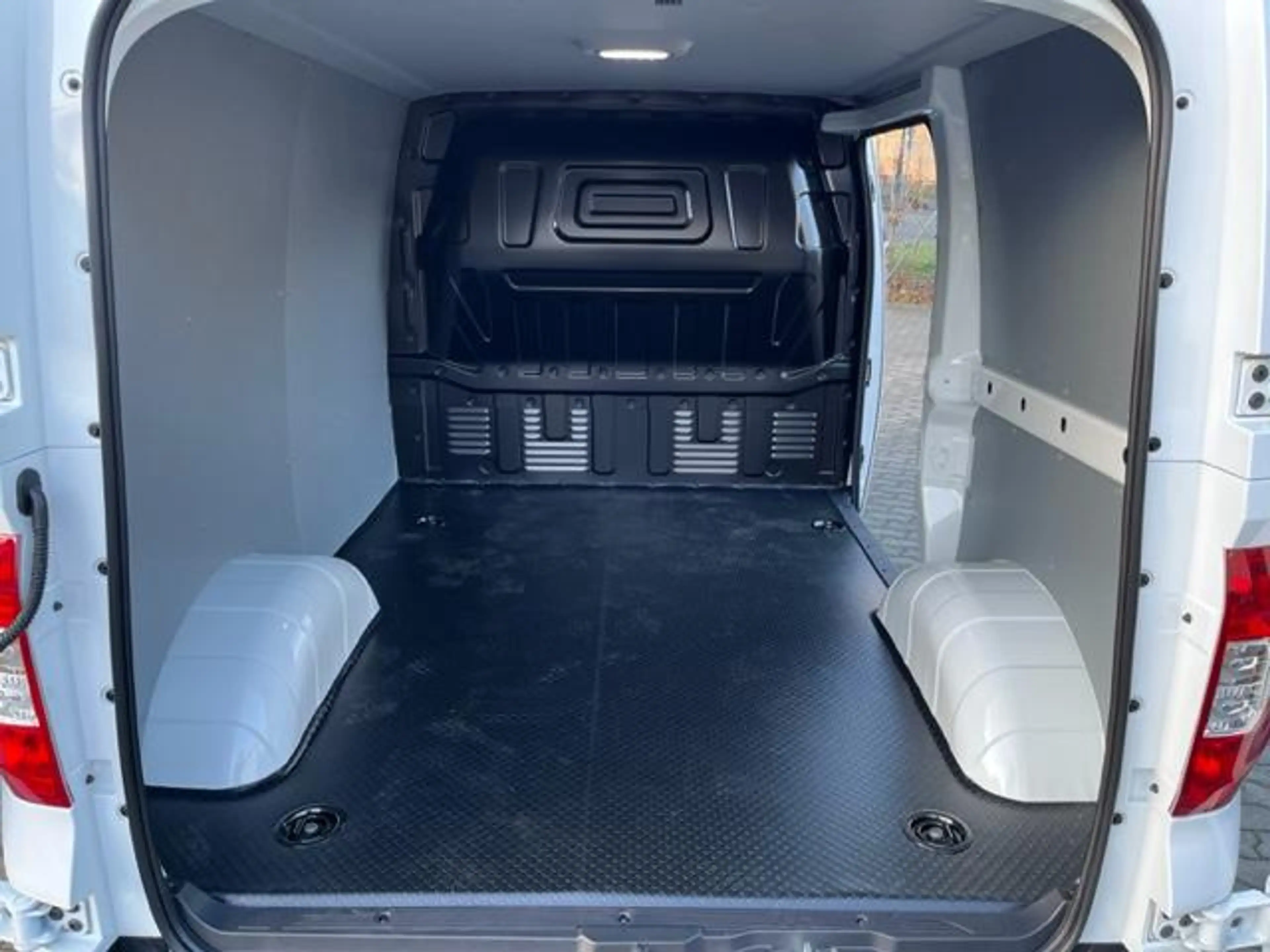 Maxus eDeliver 3 L1 50KWH+SOFORT — photo 10