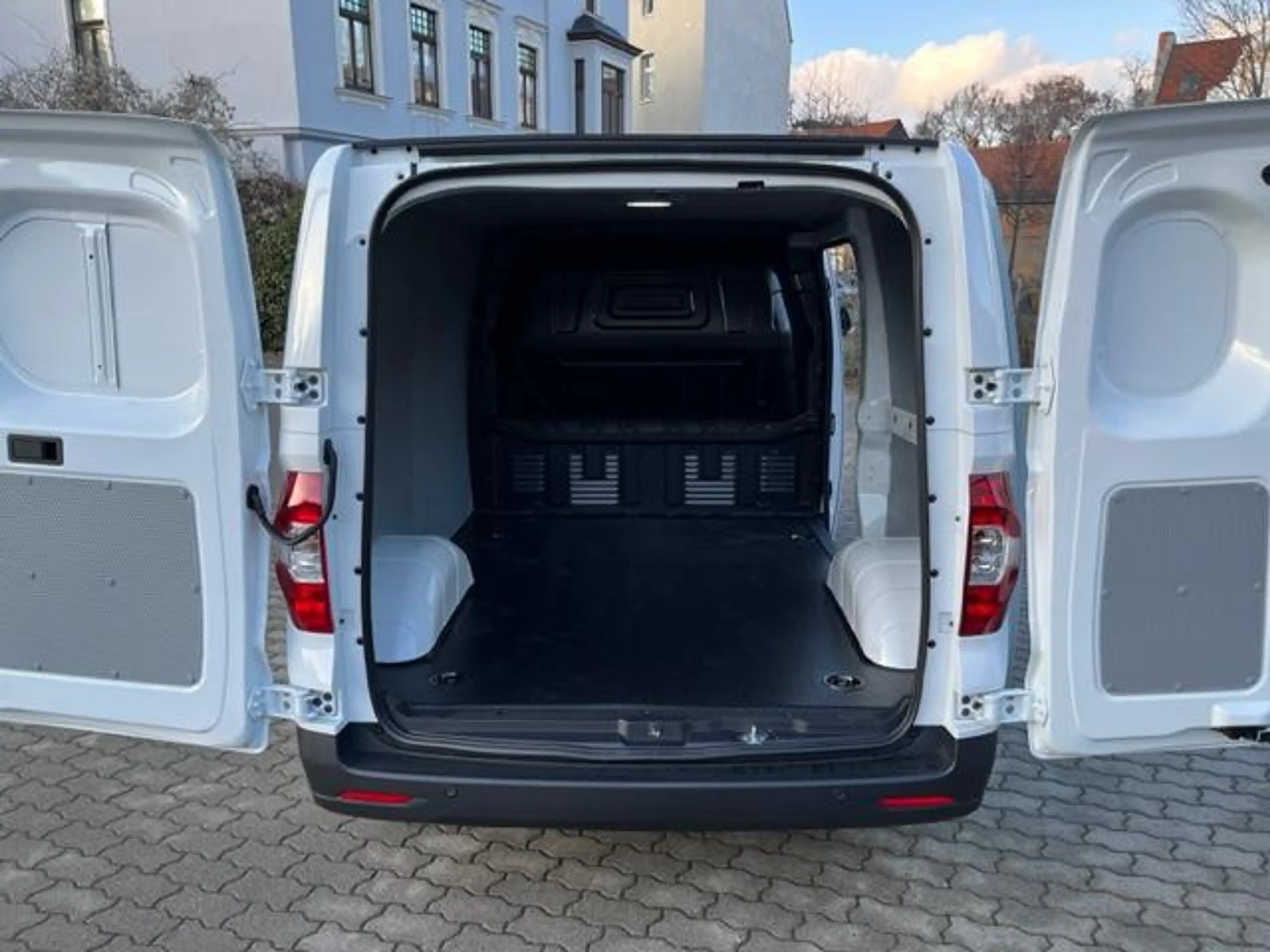 Maxus eDeliver 3 L1 50KWH+SOFORT — photo 9
