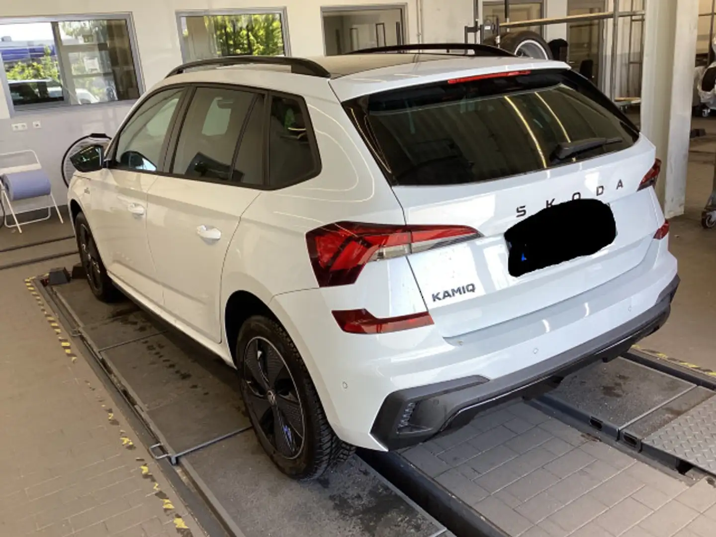 Skoda Kamiq 1.0 TSI DSG Monte Panoramadach AHK Weiß - 2