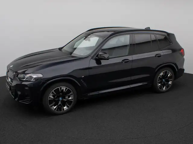 BMW X3 view 12
