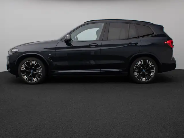 BMW X3 view 11