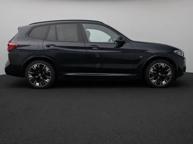 BMW X3 view 5