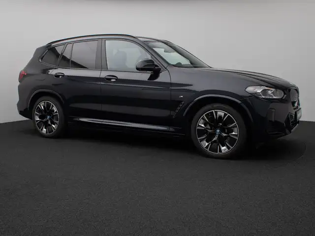 BMW X3 view 4