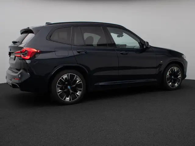 BMW X3 view 6