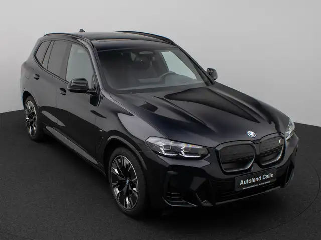 BMW X3 view 3