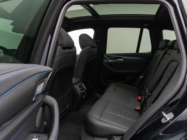 BMW X3 view 25