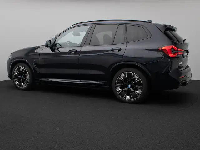 BMW X3 view 10