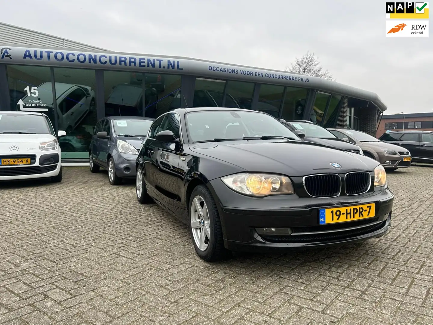 BMW 116 1-serie 116i Business Line, Nieuwe APK, Inruil mog Zwart - 1