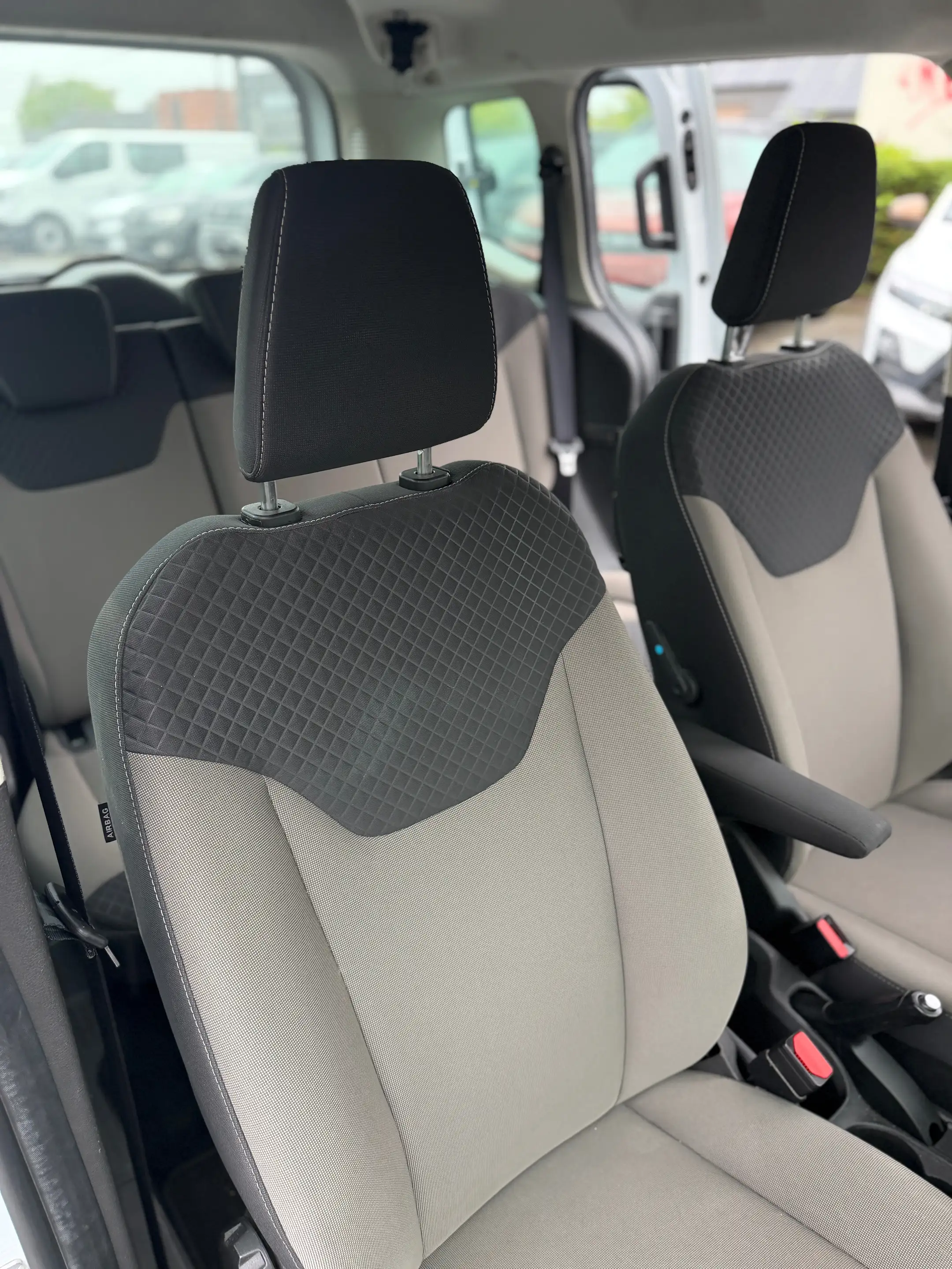 Ford Tourneo Courier 1.0 EcoBoost Ambiente — photo 10