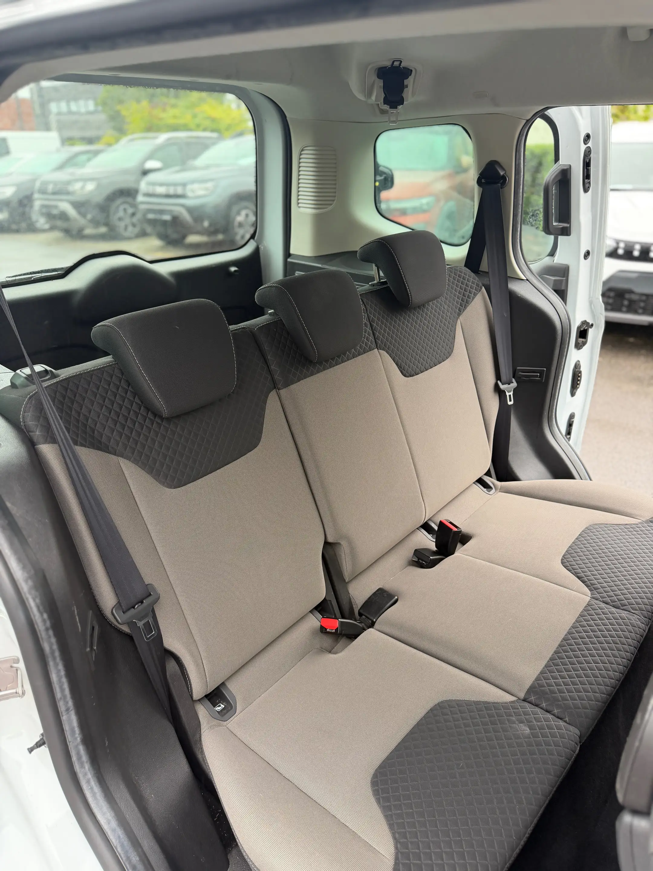 Ford Tourneo Courier 1.0 EcoBoost Ambiente — photo 9