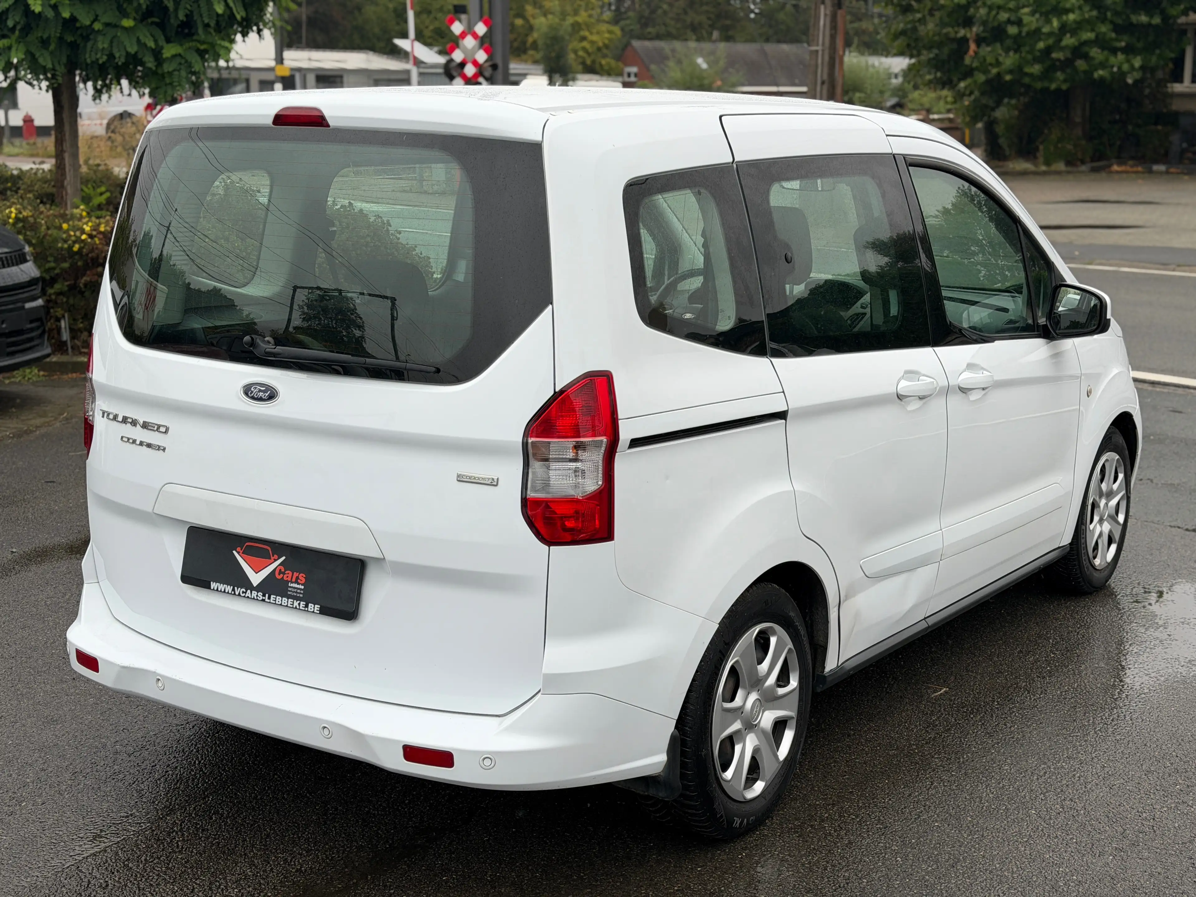 Ford Tourneo Courier 1.0 EcoBoost Ambiente — photo 4