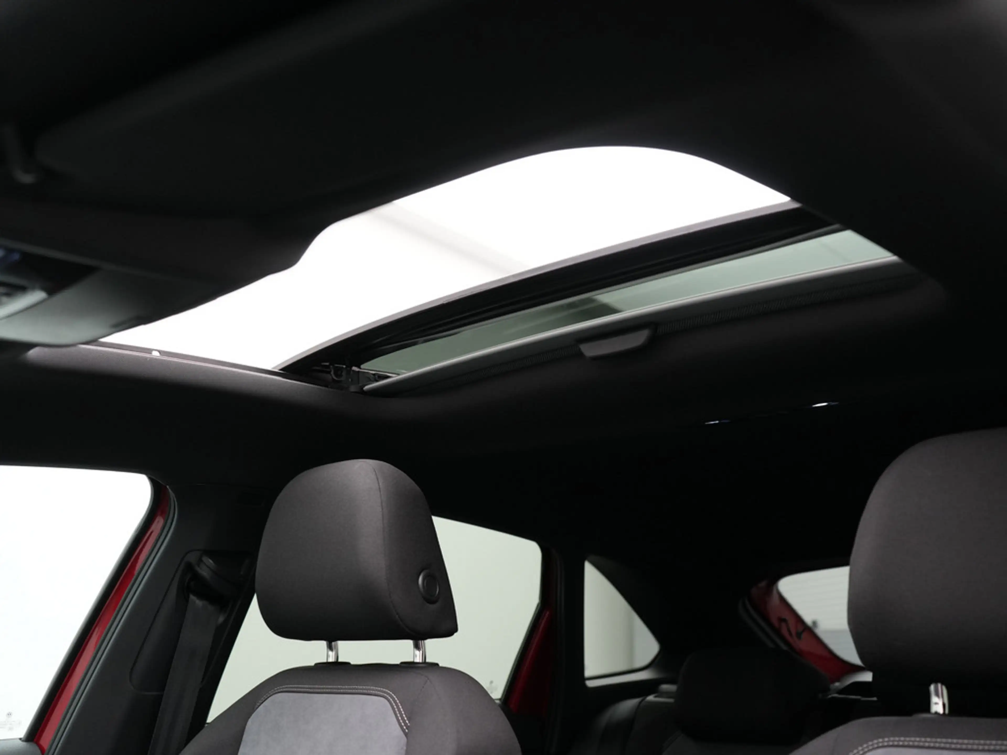 Volkswagen Taigo R-Line MATRIX PANO AHK KAM KEYLESS ACC PDC — photo 5