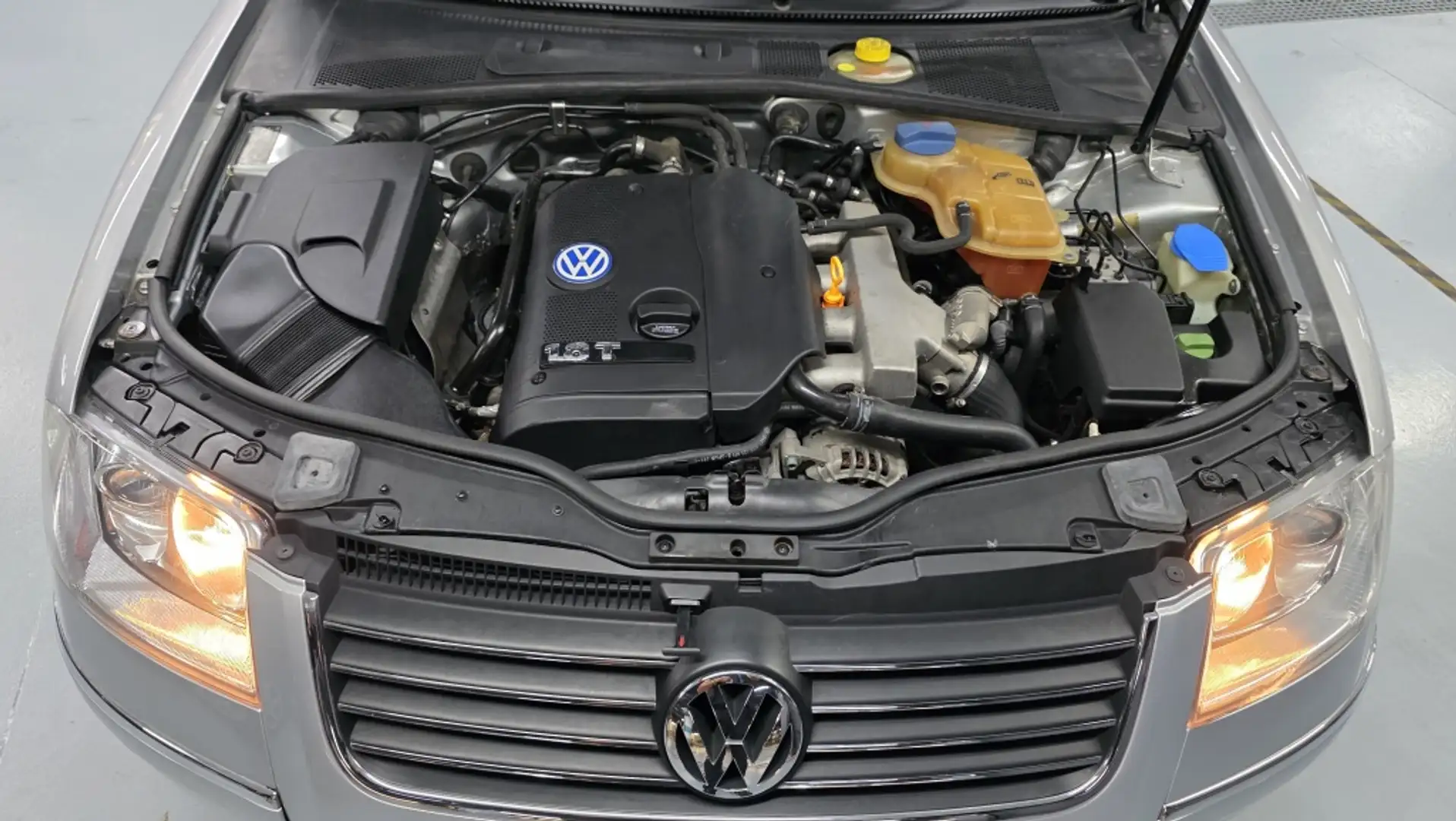 Volkswagen Passat 1.8T Highline - 2