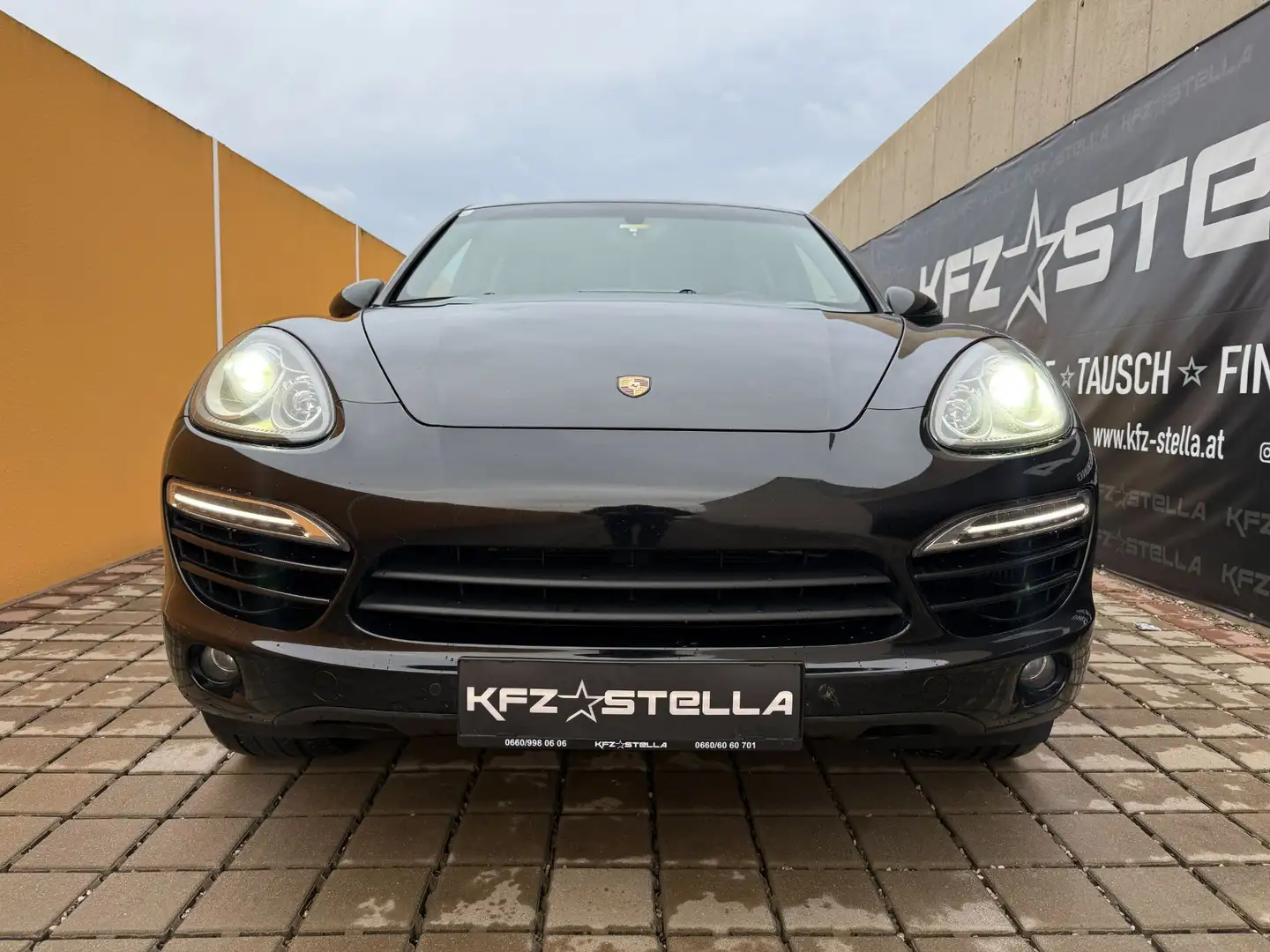 Porsche Cayenne II Diesel 3.0 / Leder / Navi / *MEGA* Schwarz - 2