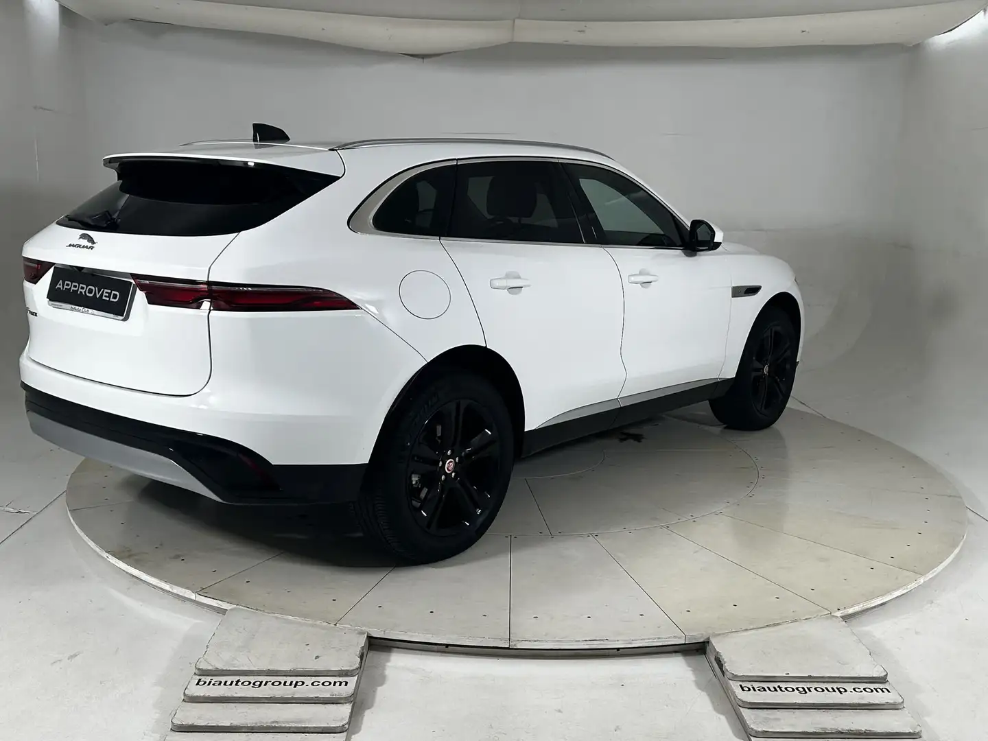 Jaguar F-Pace 2021 2.0d i4 mhev SE awd 204cv auto Blanc - 2