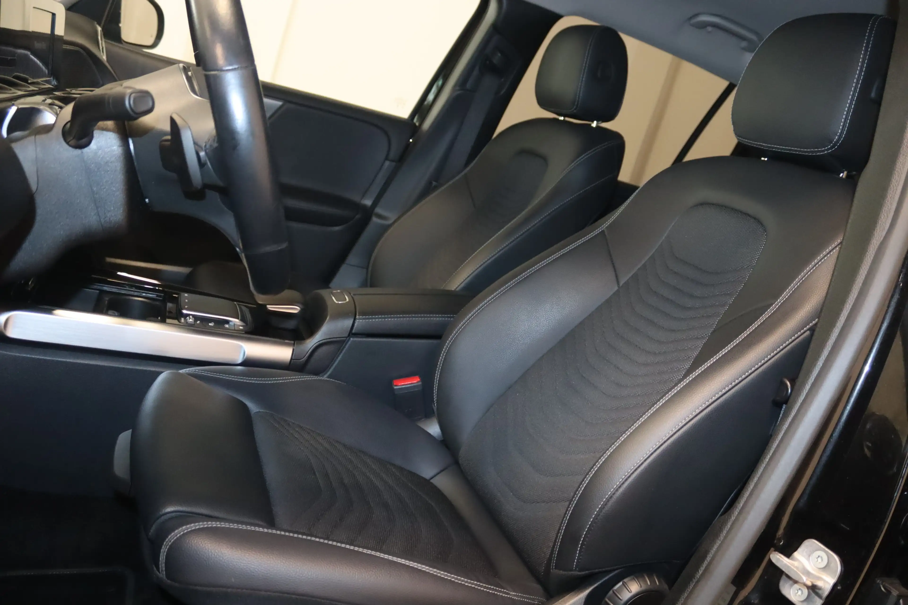 Mercedes-Benz GLB 200 Progressive Night 7Si.-NAV-KAM-LED-SHZ- — photo 8