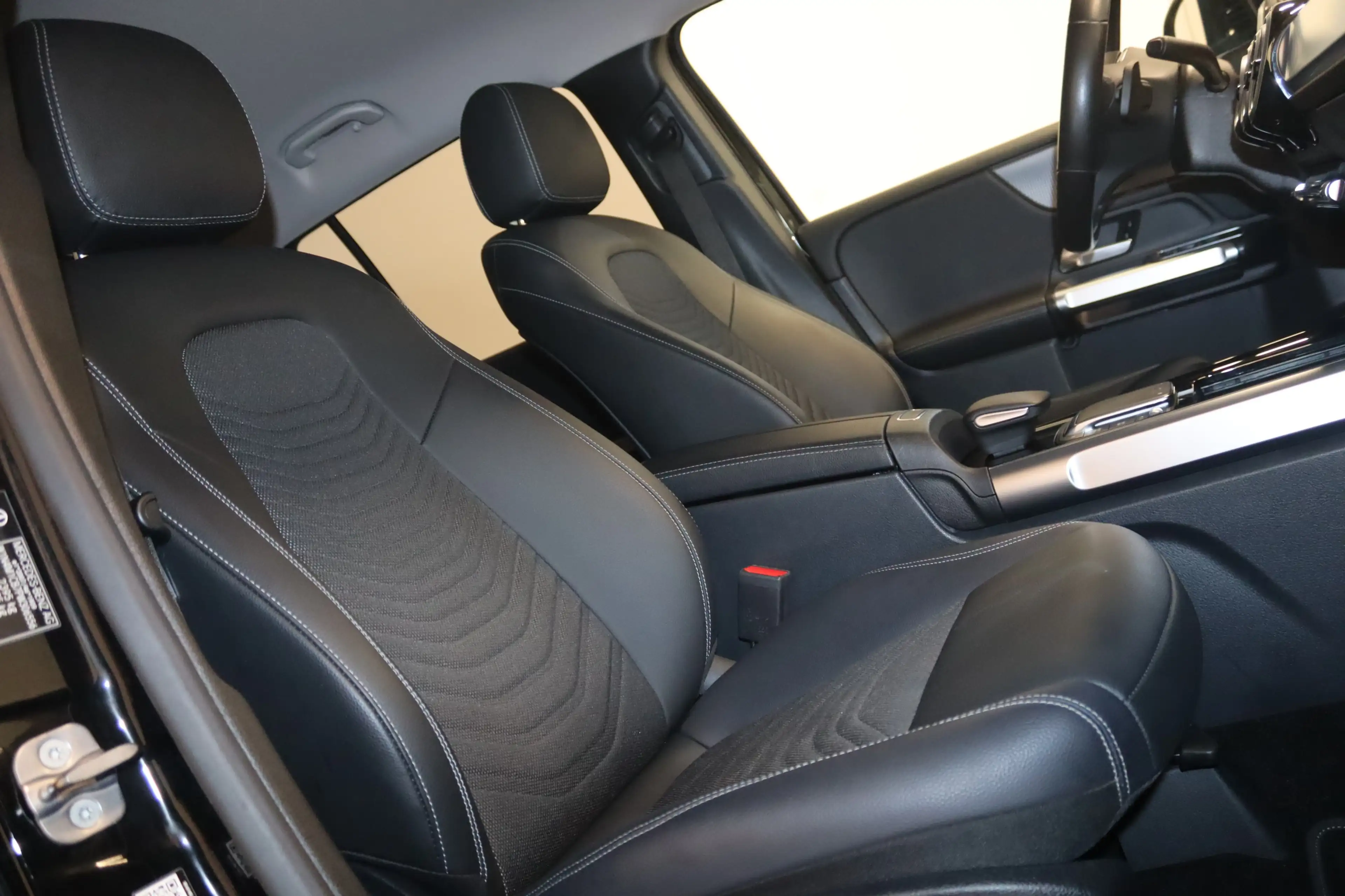 Mercedes-Benz GLB 200 Progressive Night 7Si.-NAV-KAM-LED-SHZ- — photo 10